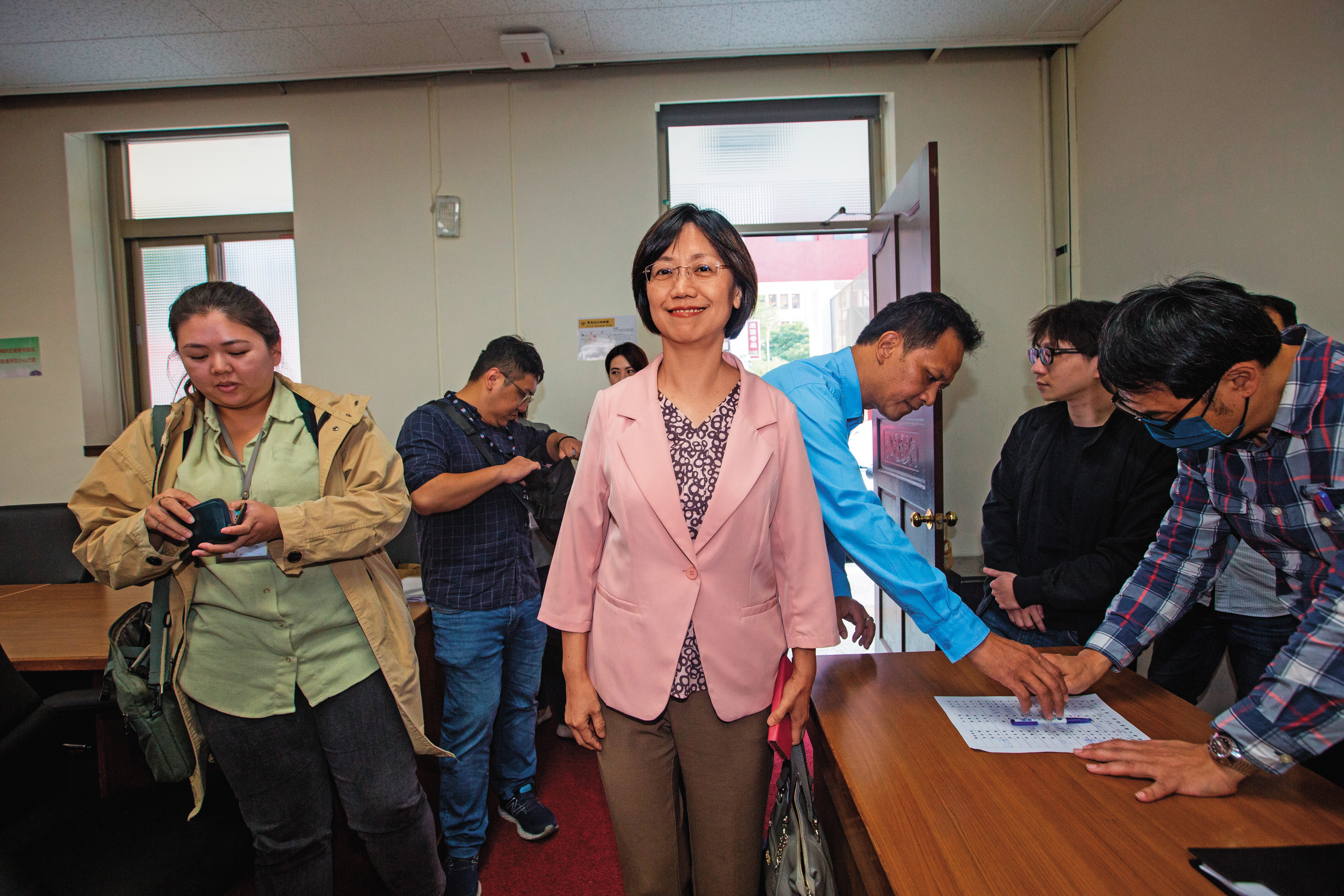 相較綠委聲量從會期開始後似乎就不見,翁曉玲(中)、徐巧芯、黃國昌等藍白立委,每天占據媒體版面。