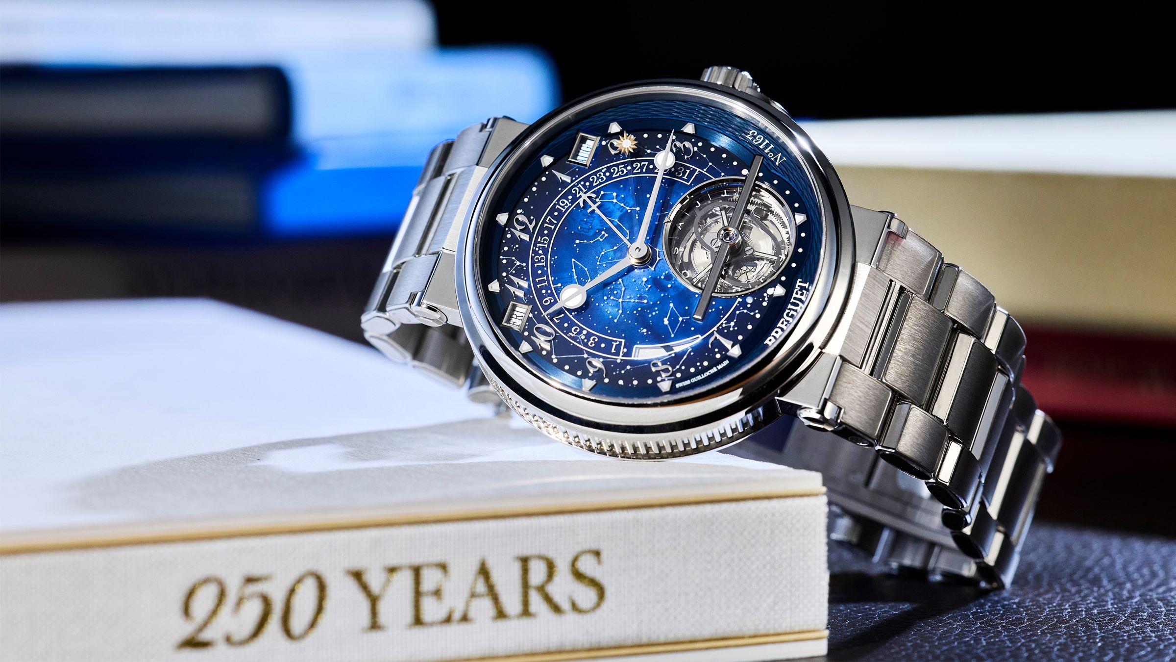 Marine Tourbillon Équation Marchante 5887｜鉑金材質／錶徑43.9mm／時、分、逆跳日期、星期、月份顯示／萬年曆功能／時間等式功能／陀飛輪裝置／動力儲存顯示／581DPE自動上鍊機芯／防水100米／限量25只／參考價NT$12,929,000