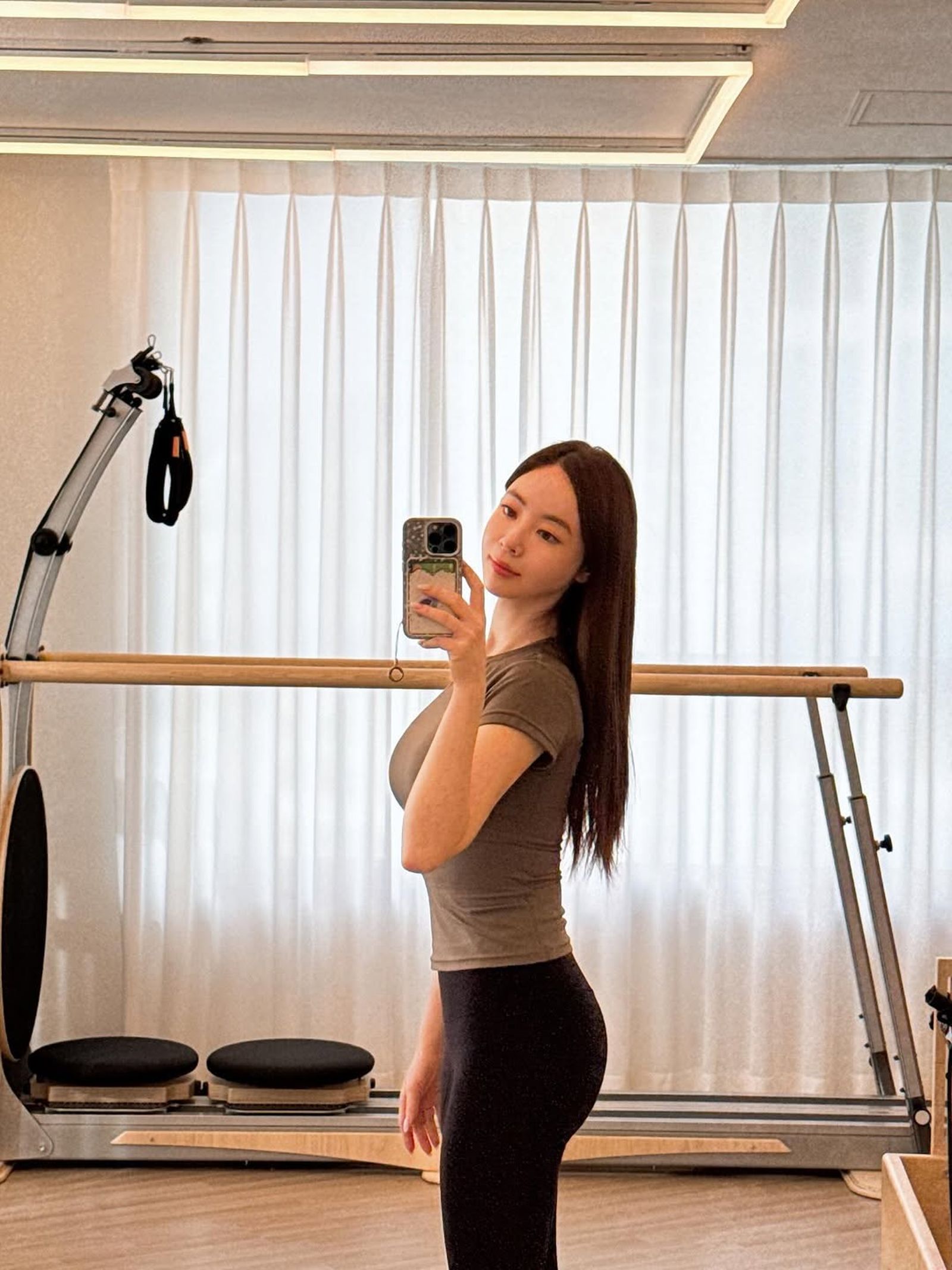 受騙的加盟主認為梁定原積極參與經營，應與總部的詐欺行為同屬共犯。（翻攝自@godbella IG）