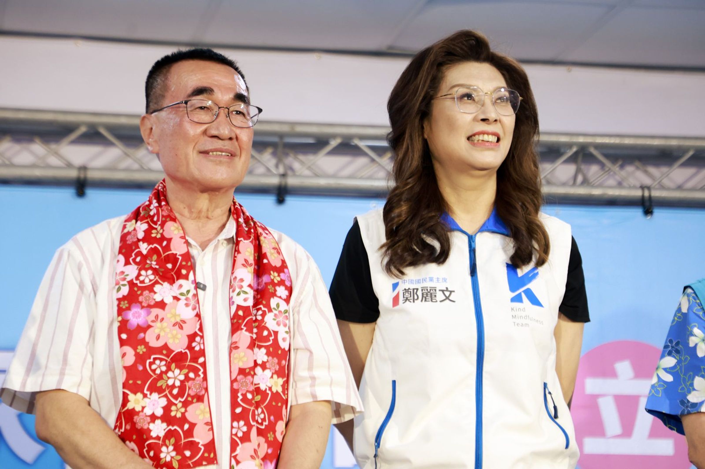 李四川（左）3日舉辦客家後援會成立活動，除了邀請黨主席鄭麗文（右）外，還找來客家後援會榮譽會長、柏鴻建設董事長范姜炳煌助選。（國民黨提供）