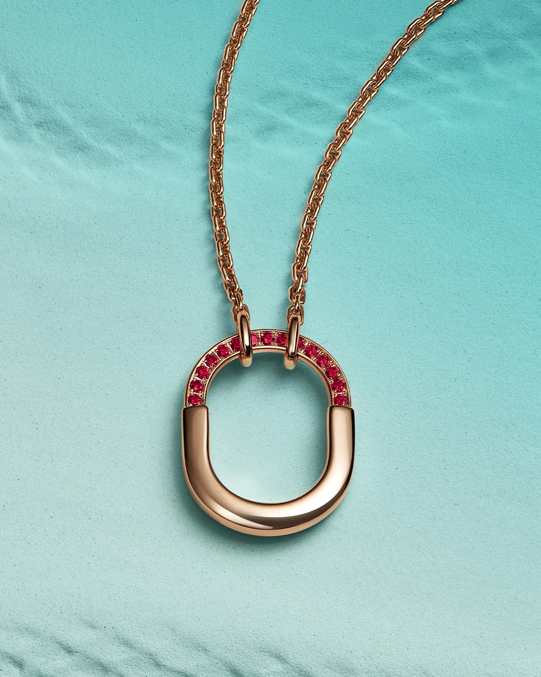 Tiffany Lock系列新春首發款紅寶石項鍊（小型款）。NT$116,000（Tiffany & Co.提供）