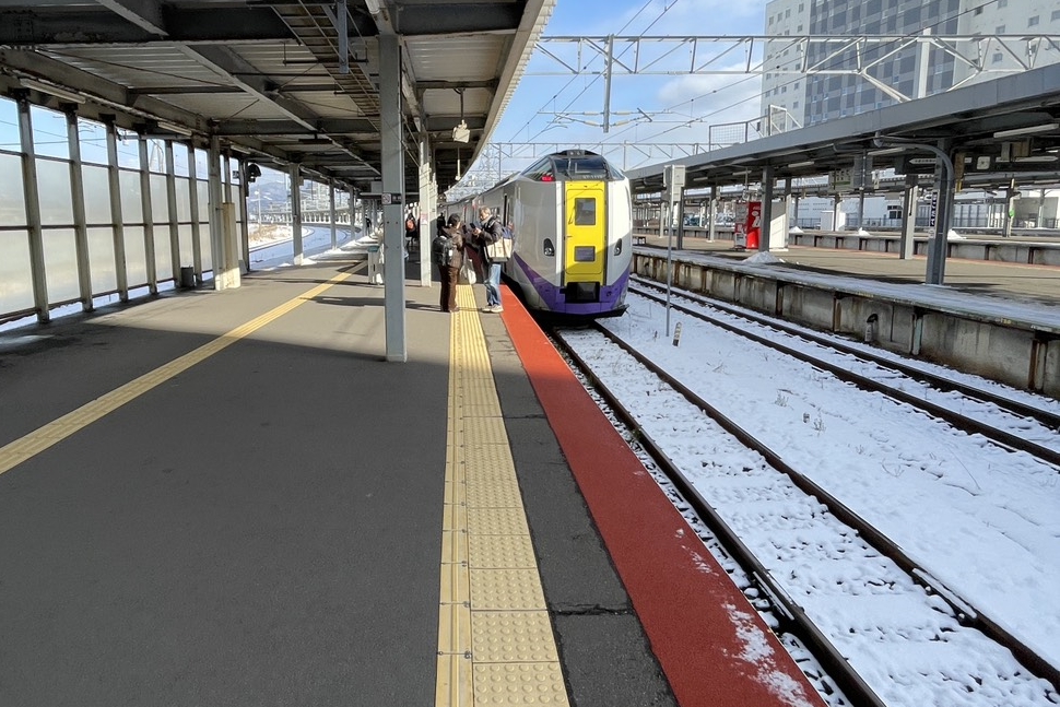JR北海道坦承旗下部分列車因作業人員維修疏失，在緊急自動通報裝置無法運作的狀態下，違規載客運行長達4天。示意圖非當事列車