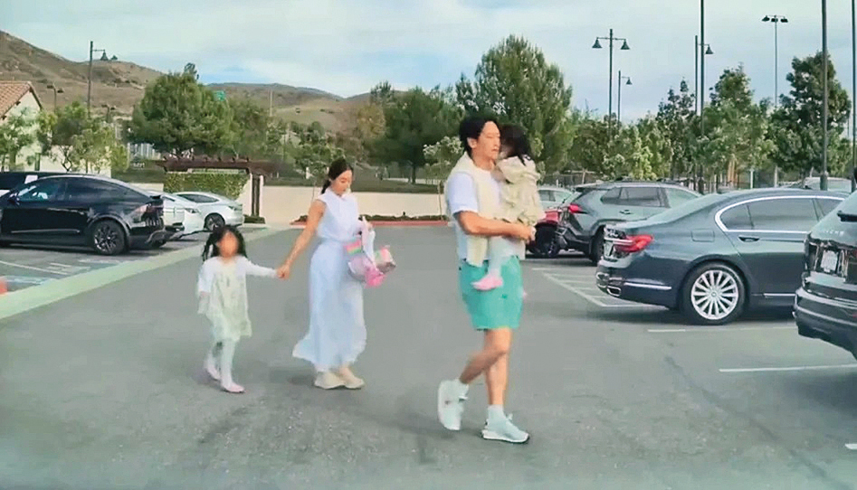 金泰希與Rain婚後生了兩個女兒,笑說空閒變很少,連運動都要看時間充裕程度來決定。(翻攝自微博)