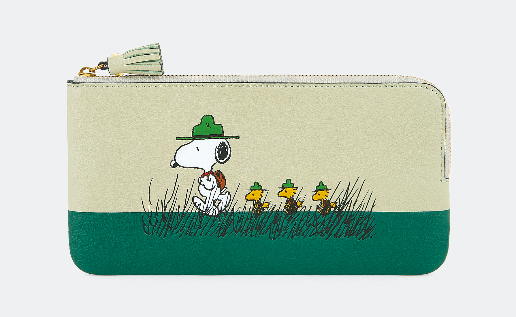 Snoopy Hiking拉鏈小夾。NT$11,580(CLUB DESIGNER提供)