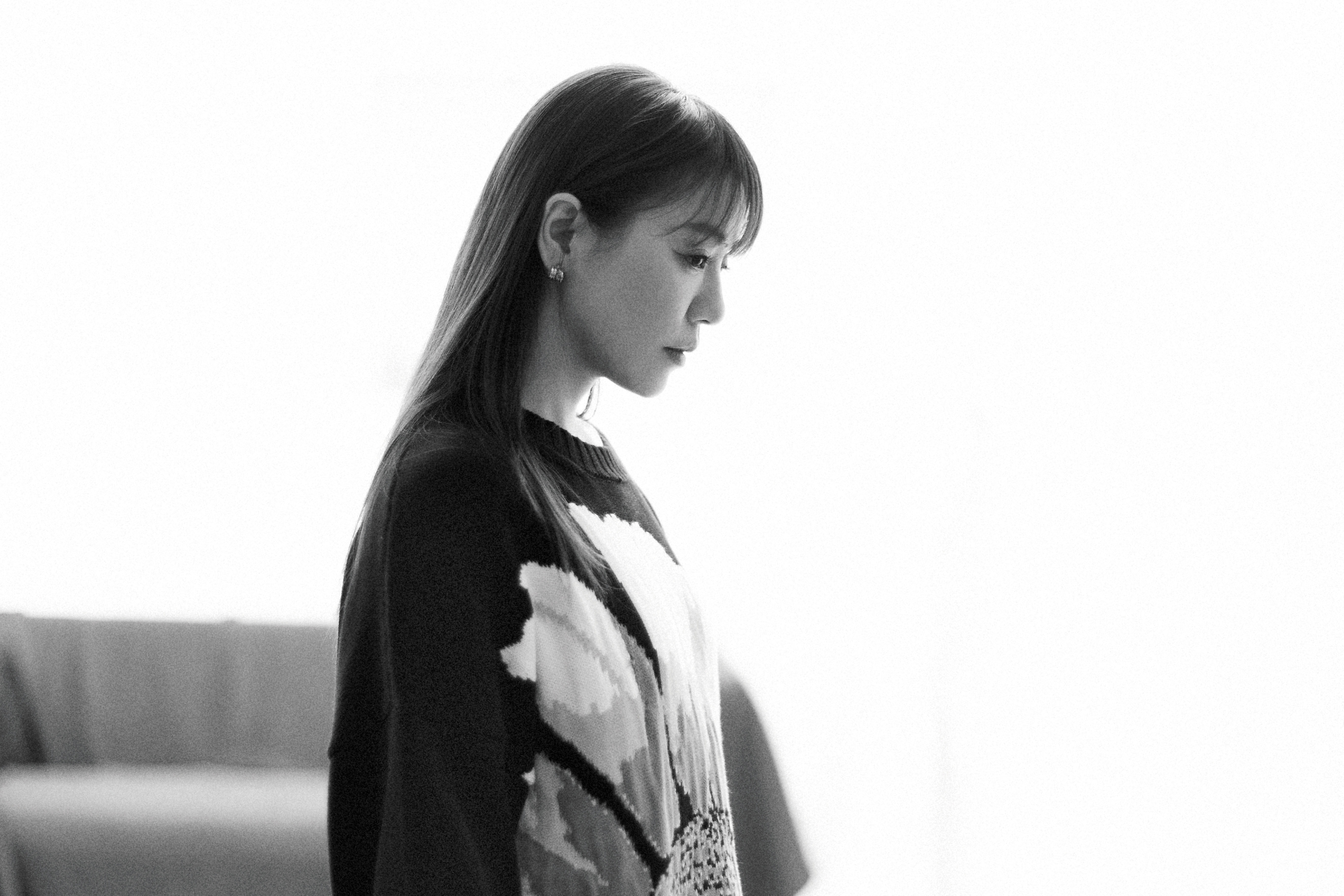 從喜歡武裝自己的性格，到重新審視自我內心的恐懼，丁噹走了一趟與原生家庭和解的旅程。