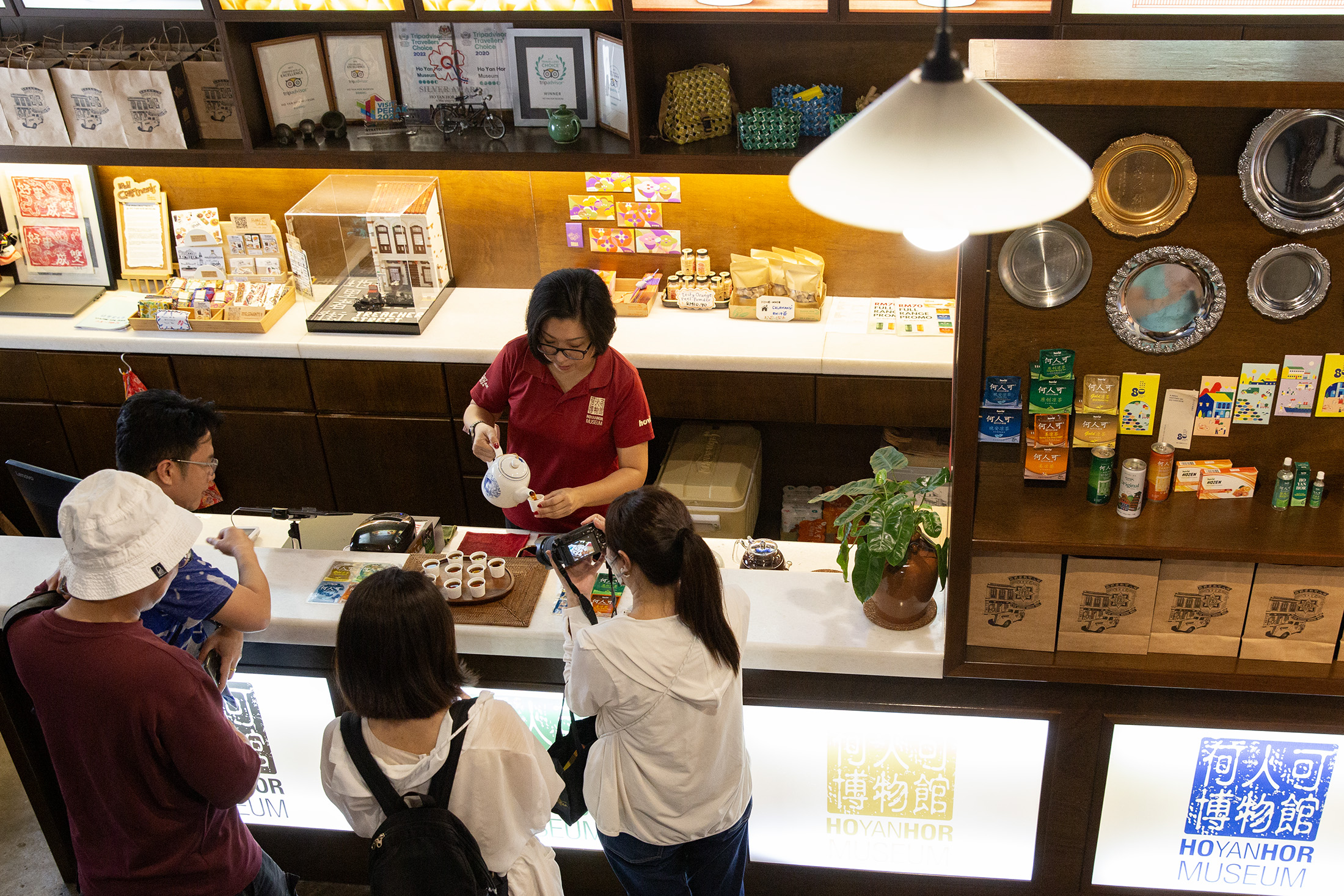 博物館內提供免費導覽和試飲，是認識怡保中草藥文化和錫礦時代背景的好去處。