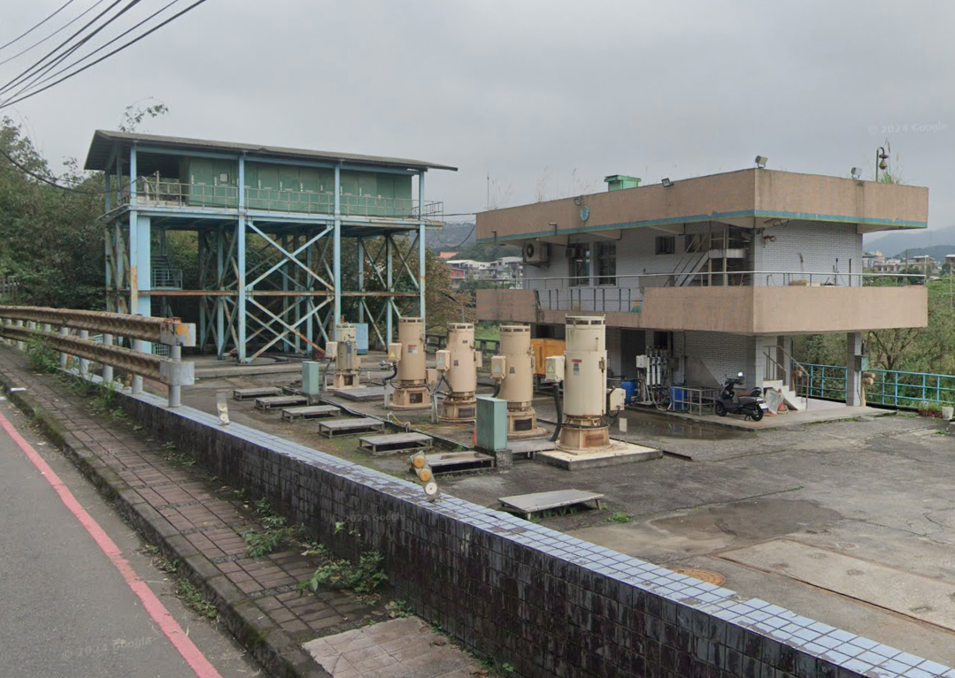 八堵抽水站上月底發生油污事件,使基隆河出現油污污染,影響許多居民用水。(翻攝Google Maps)