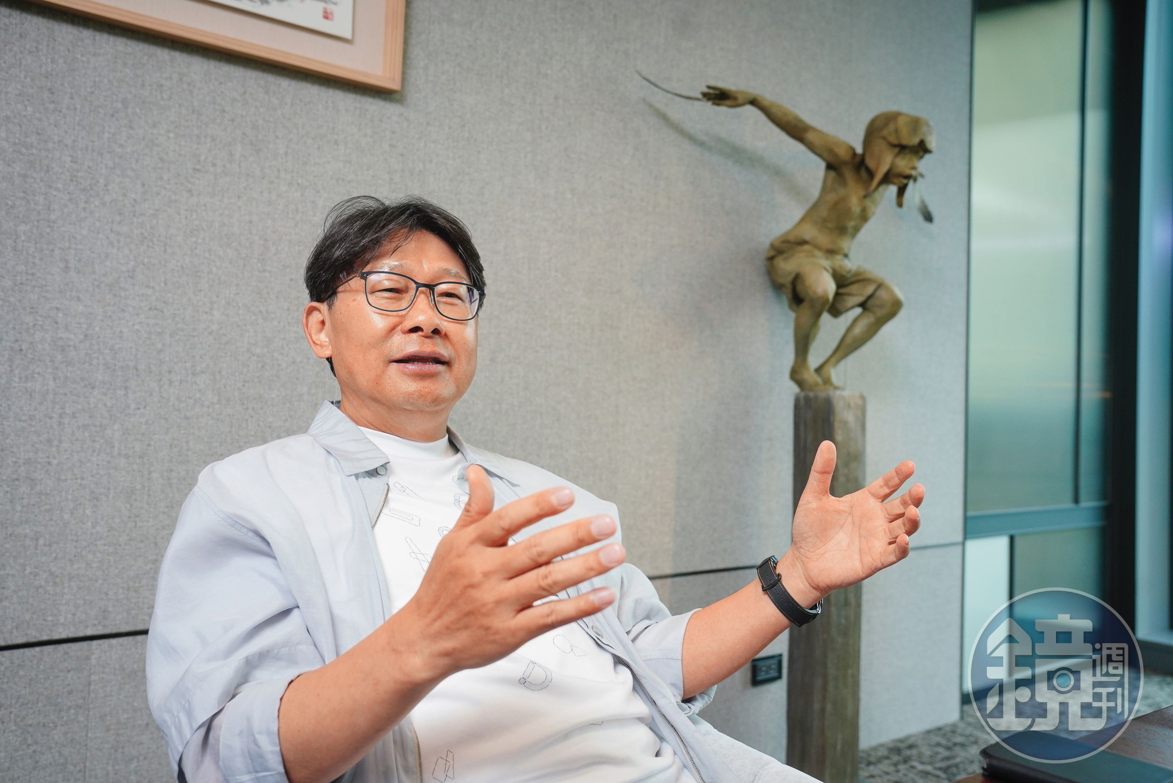出身佃農家庭的姚連地從木工學徒一路走進建築業，歷經近40年房地產市場起伏，如今帶領亞昕朝多角化發展。