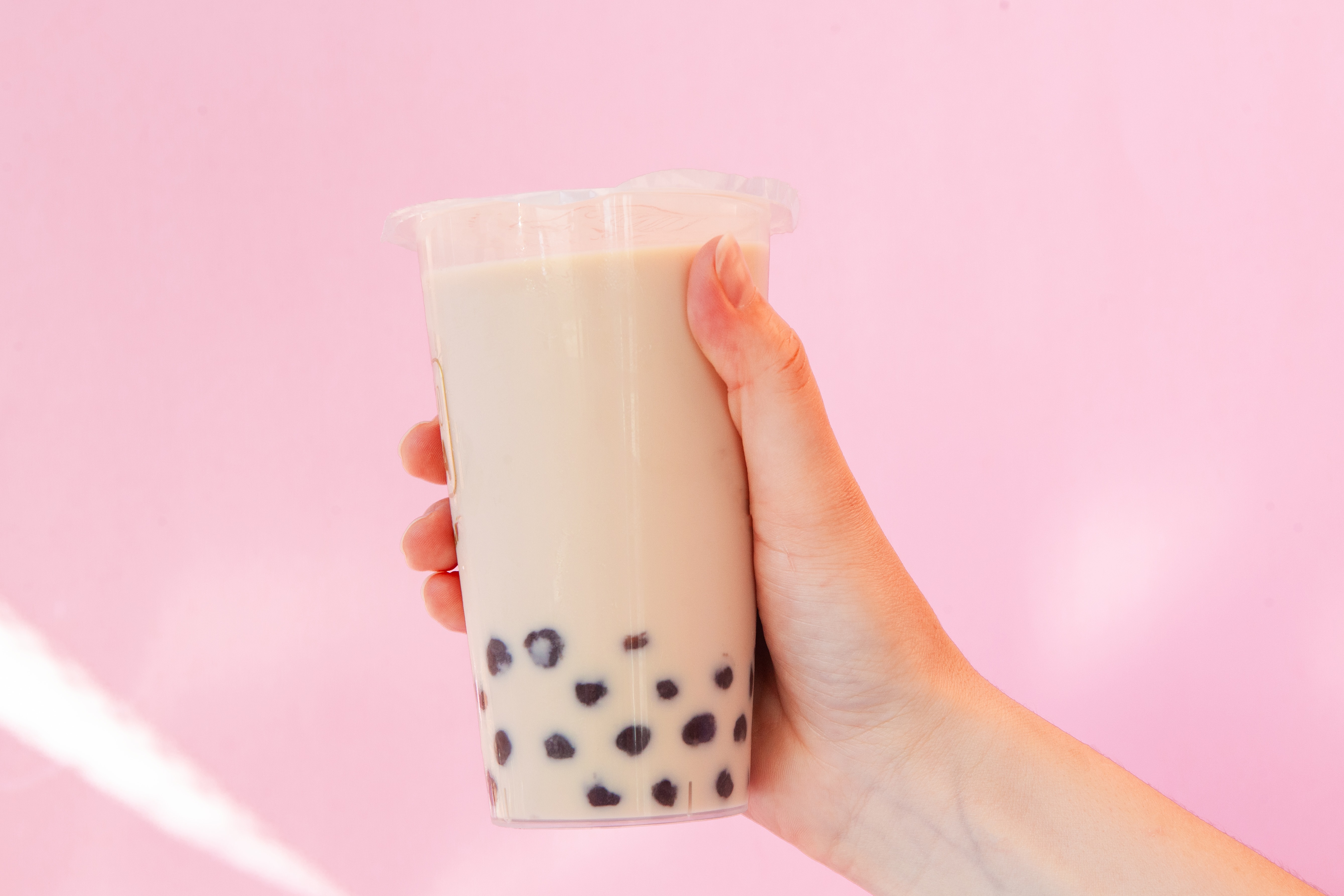 竹科上班的網友近日分享週邊手搖飲店,竟然7點半就開門營業,直呼真是上班的快樂來源,圖為示意圖。(翻攝自PhotoAC圖庫)