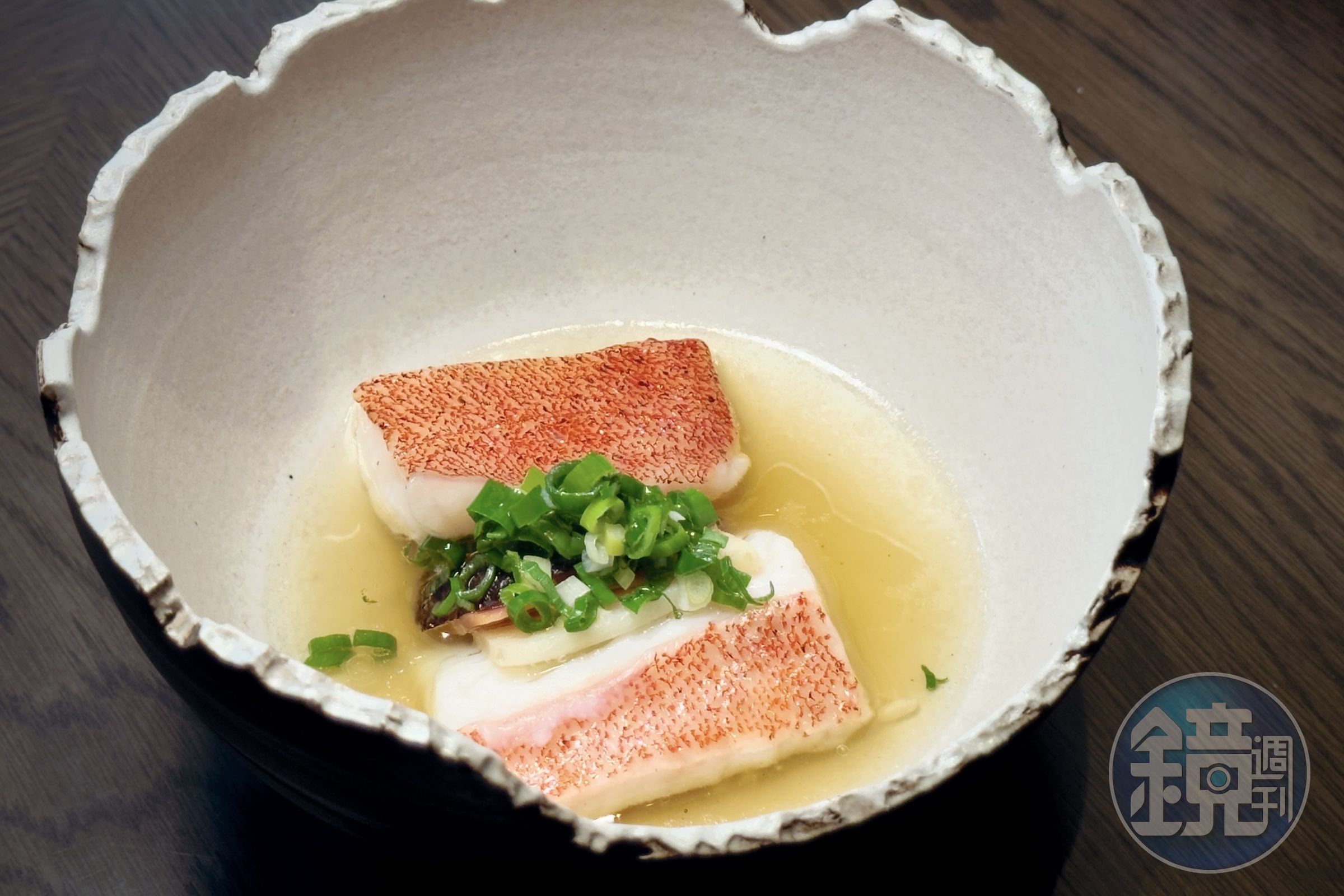 父親節限定主菜「雞油花雕酒糟蒸麒麟斑片」以酒香襯托麒麟斑的鮮甜滋味。