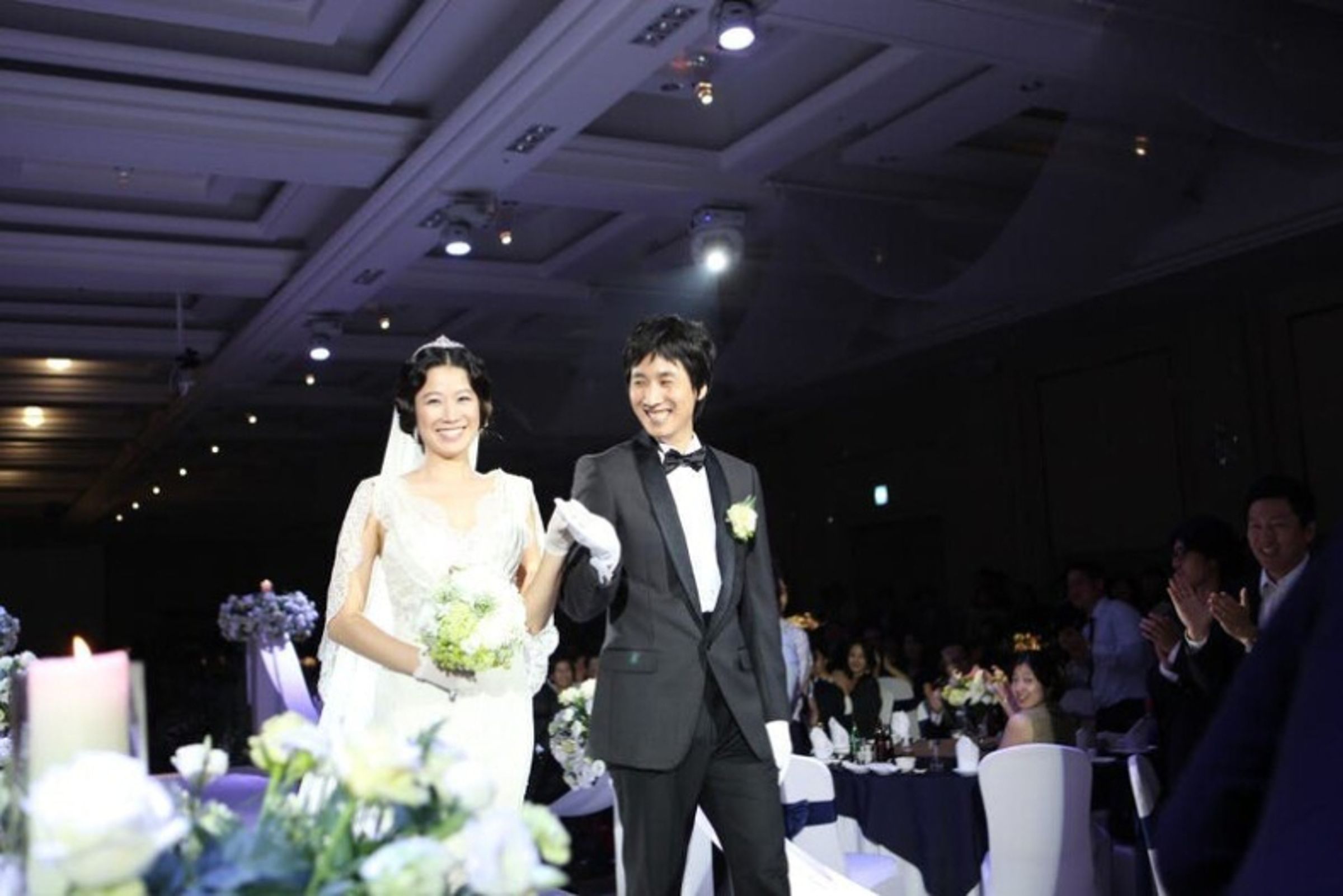 李善均與太太田慧振是有名銀色夫妻，兩人代言廣告已開始被下架。（網路圖片）