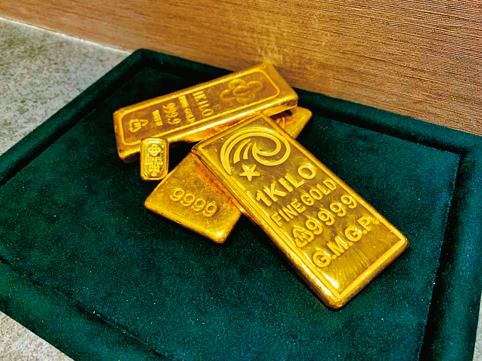 涂誠文有黃金大享之稱，但被檢警認定以黃金交易為名掩護地下匯兌及洗錢。（圖／翻攝睿森銀樓臉書）