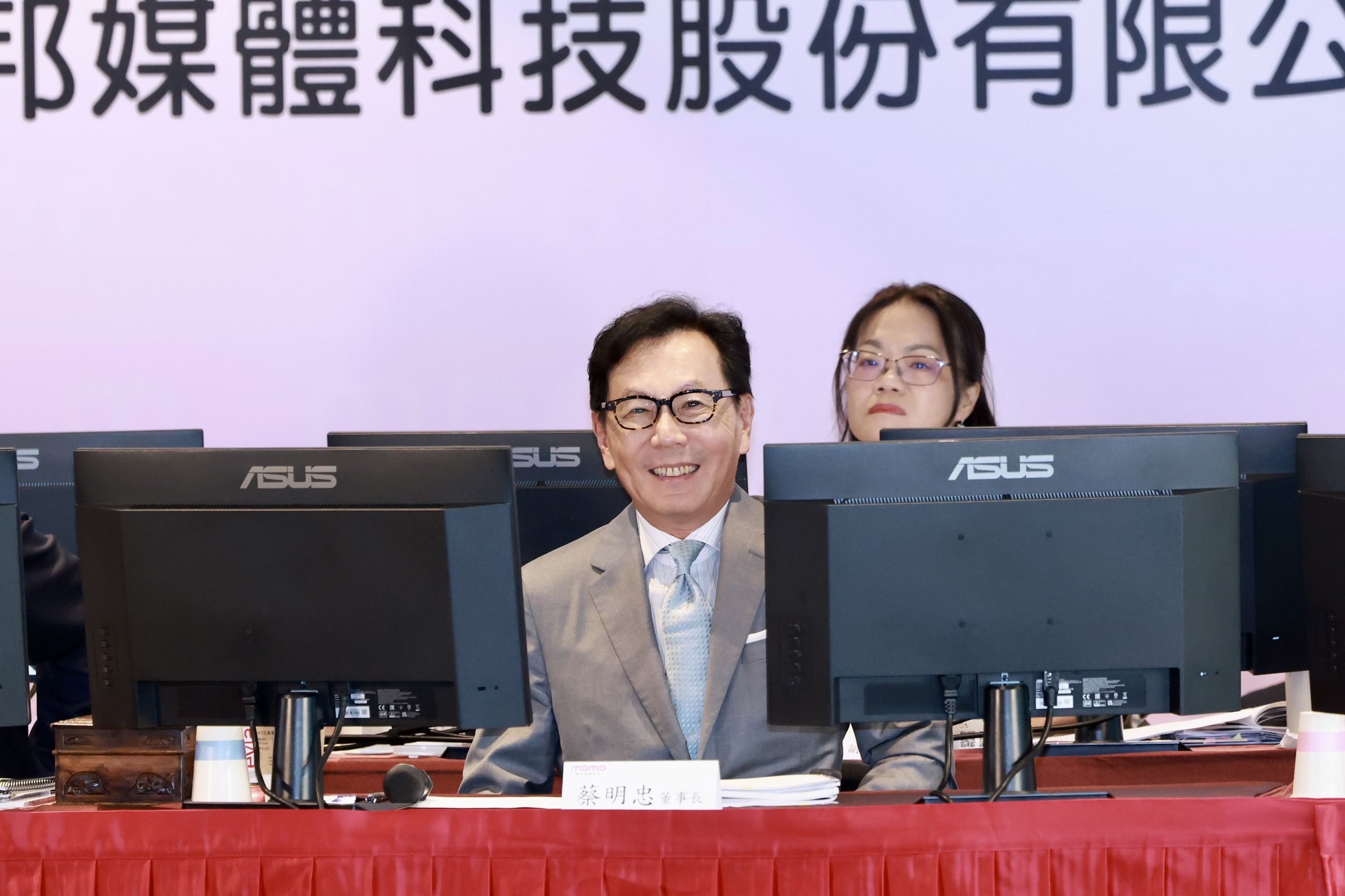 富邦媒董事長蔡明忠喊話爬著也要爬回千金股榮耀，股價立刻反應出現飆漲！