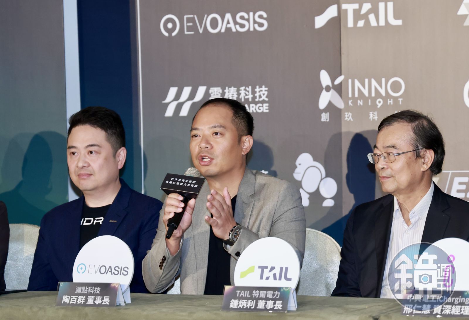 EVOASIS董事長陶百群(中)指出,今年台灣充電樁建置潮將出現分水嶺。