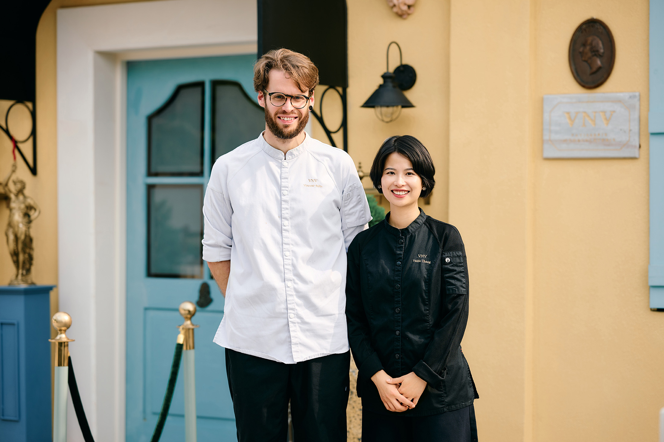 全新法式甜點巧克力品牌VNV Pâtisserie et Chocolaterie由法國籍甜點主廚Vincent Pelte與出生台灣的巧克力師Valda Chang攜手打造。（VNV Pâtisserie提供）