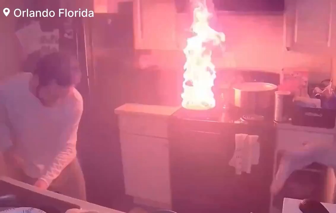 鍋子的火勢一發不可收拾。（翻自X平台）