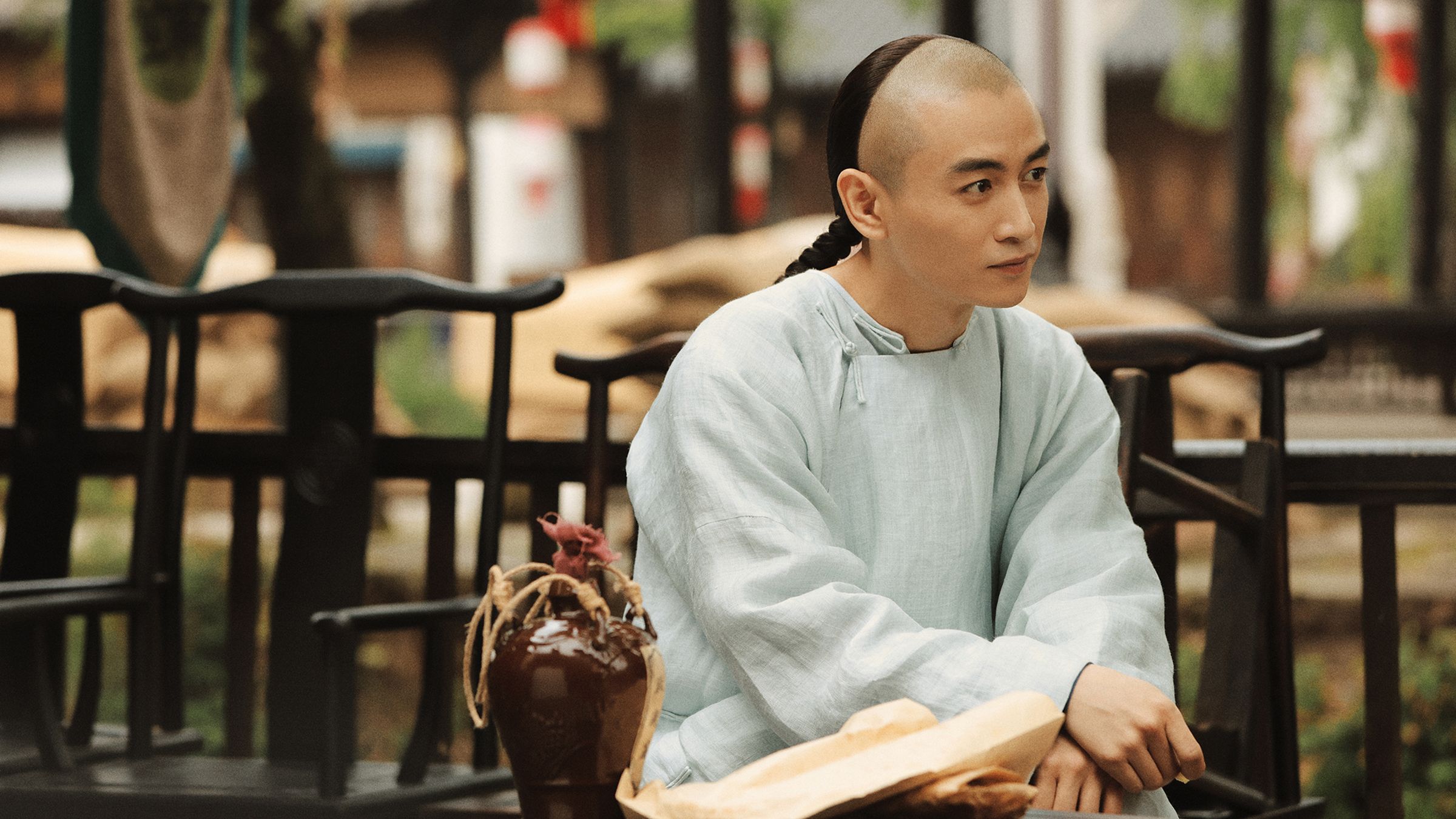 陳曉為詮釋《大生意人》中的古平原，提前苦練算盤、研讀票號史料，並為戲減重9公斤。（愛爾達電視 提供）
