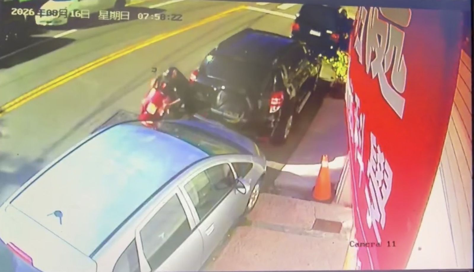 台中男逆向撞車異常手抖 警眼尖緝毒驚悚畫面曝