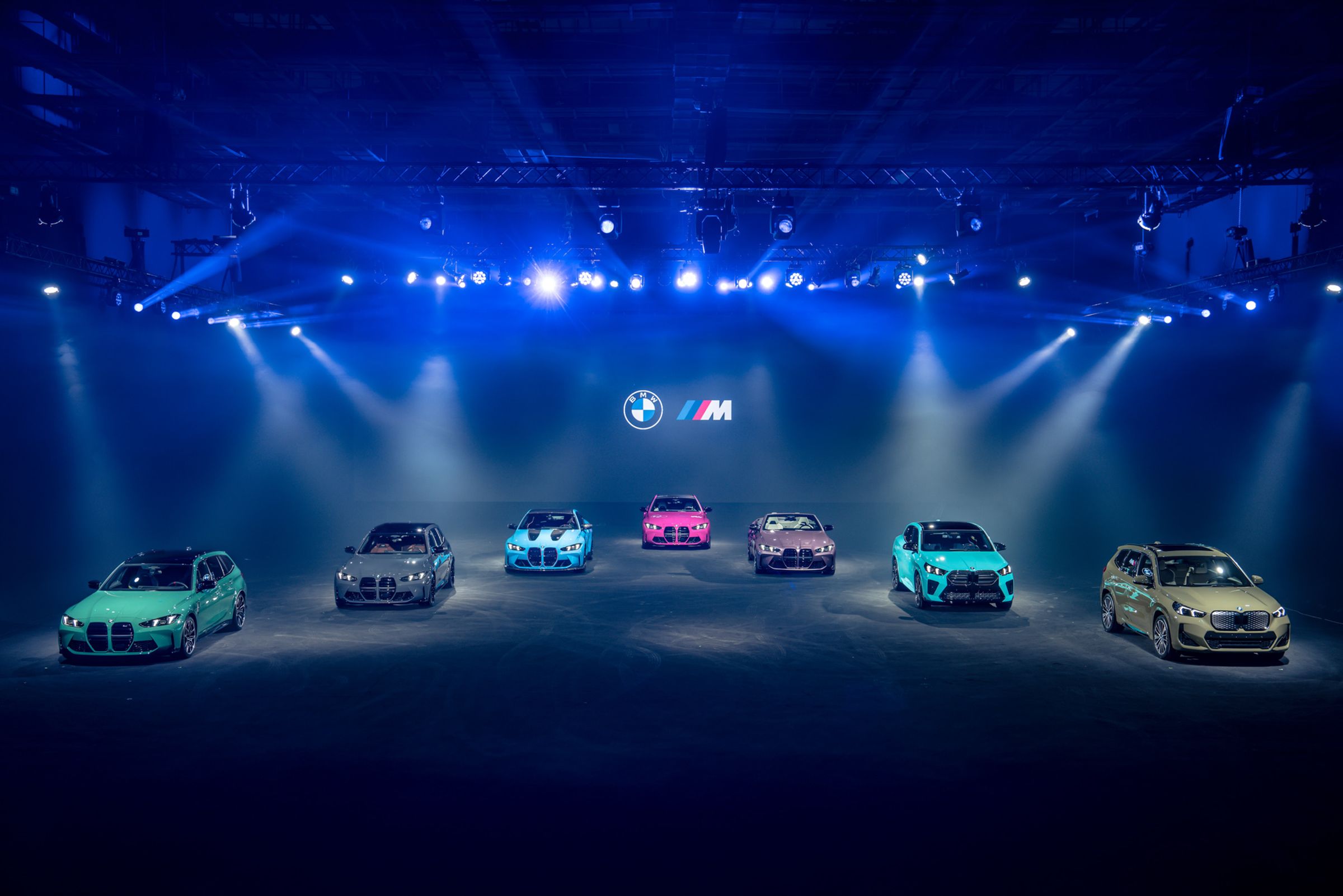 BMW總代理汎德展示多款選用BMW Individual客製化車漆的車款，由左自右的車色為Smyrna Green, Dravit Grey Metallic, Riviera Blue, Ruby Star (Neo), Velvet Orchid II Metallic, Borusan Turkish Blue以及Urban Green II。