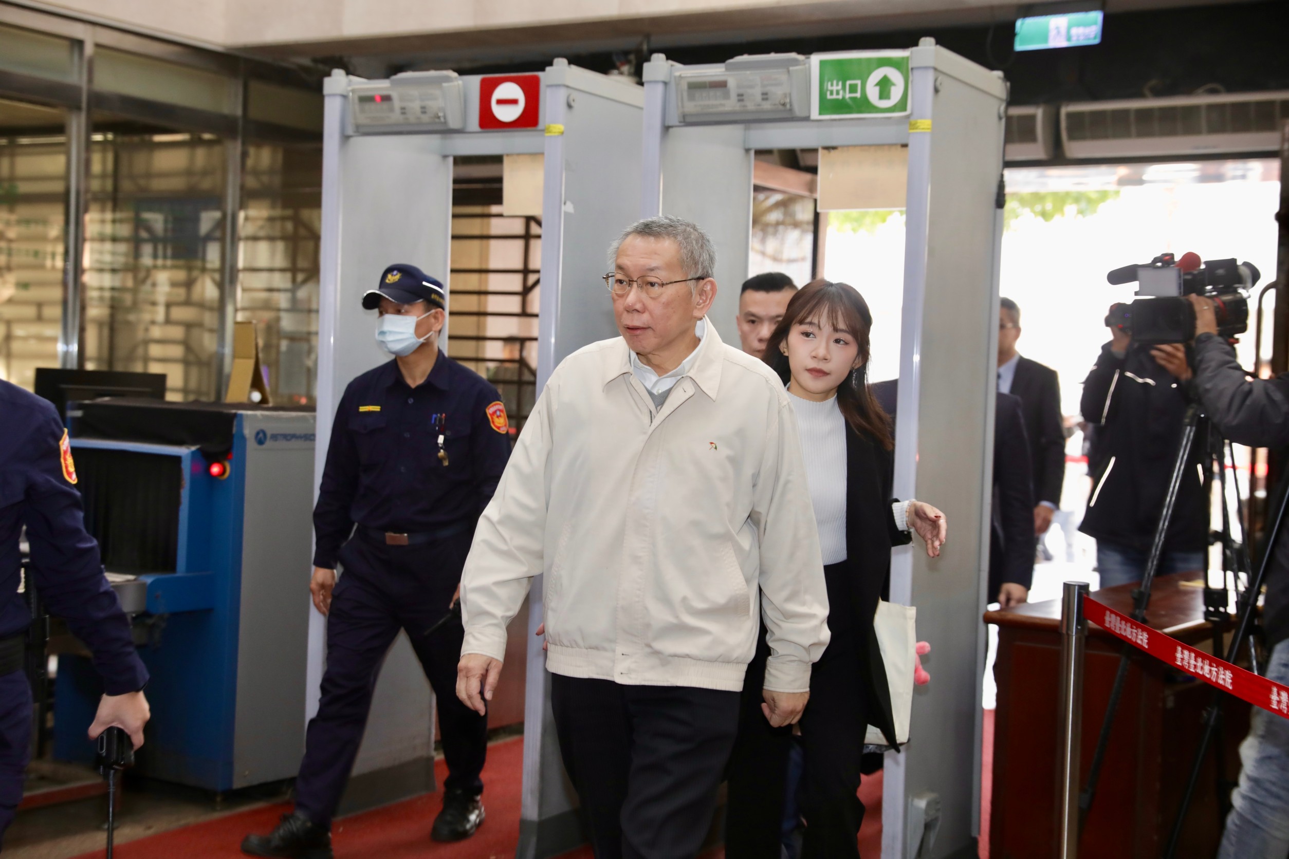 台北地院審理柯文哲交保更裁案，預計晚間10點30分宣示裁定。