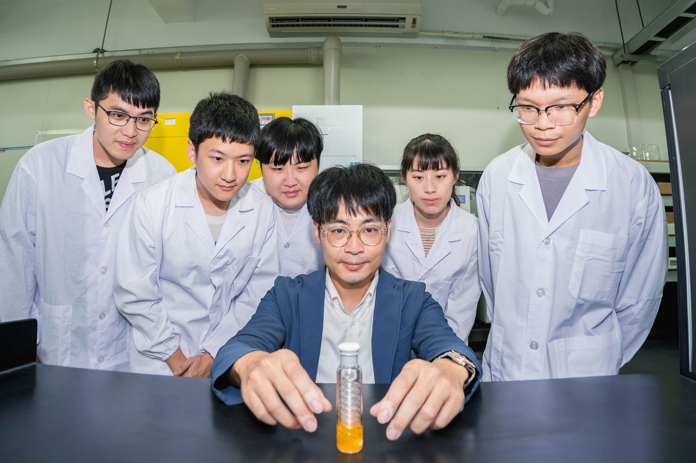 清華大學化工系教授周鶴修帶領研究團隊取得海水產氫技術重大突破。（清華大學提供）