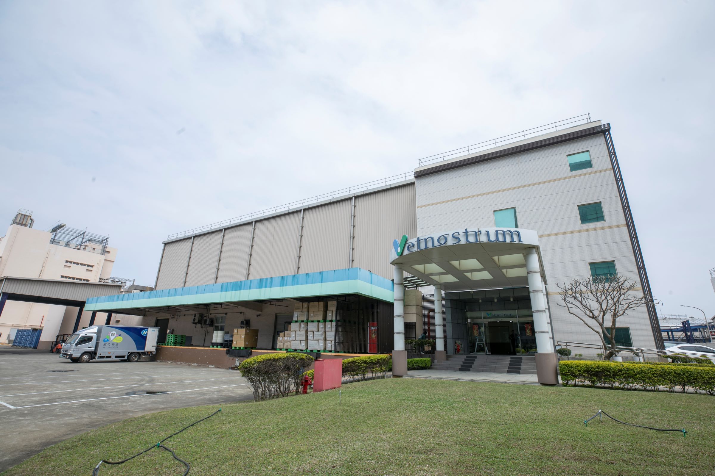 鍾威凱企圖心不只放在擴展台灣寵物消費市場上，還積極打起世界盃，除了與美國藥商合作，還進軍日本、東南亞各國動物藥市場。