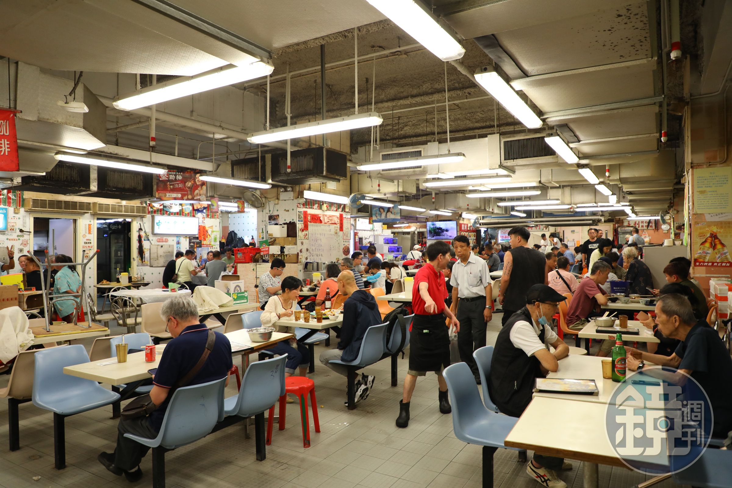 開在熟食中心內的「中記小廚」，晚餐時段總是座無虛席。
