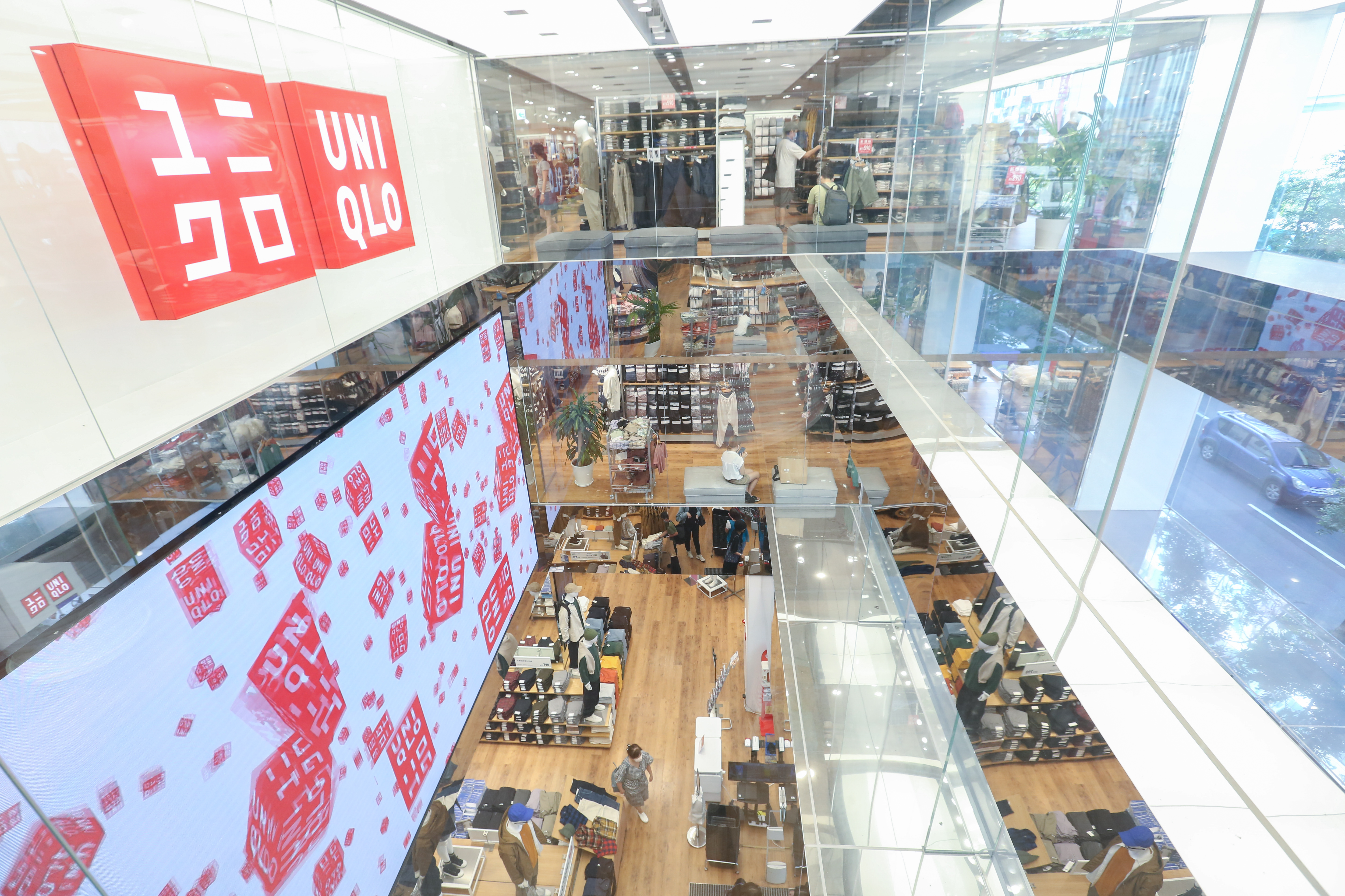 UNIQLO、全國電子等專責特定商品的零售業者被納入《零售業個人資料檔案安全維護管理辦法》規範範圍。（本刊資料照）