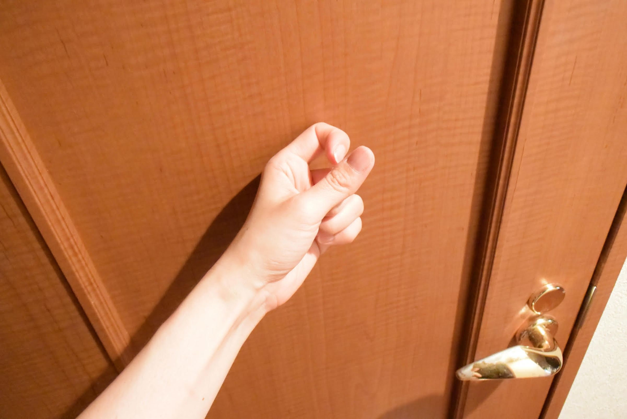 一名護理師分心敲錯門,沒想到卻慘遭囚禁蹂躪。(示意圖,photoAC)