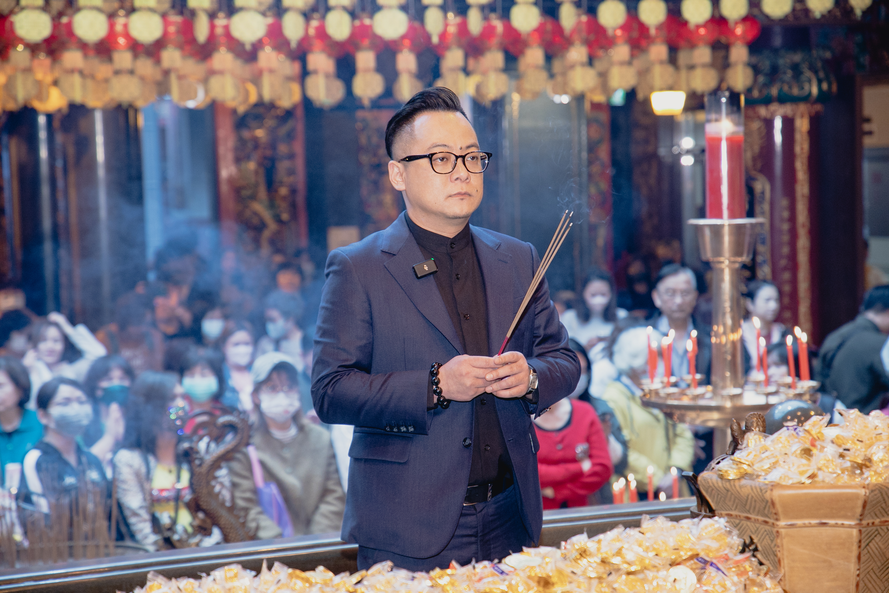 基隆市長參選人童子瑋今日至基隆慶安宮等地參拜。（童子瑋進步基隆辦公室提供）