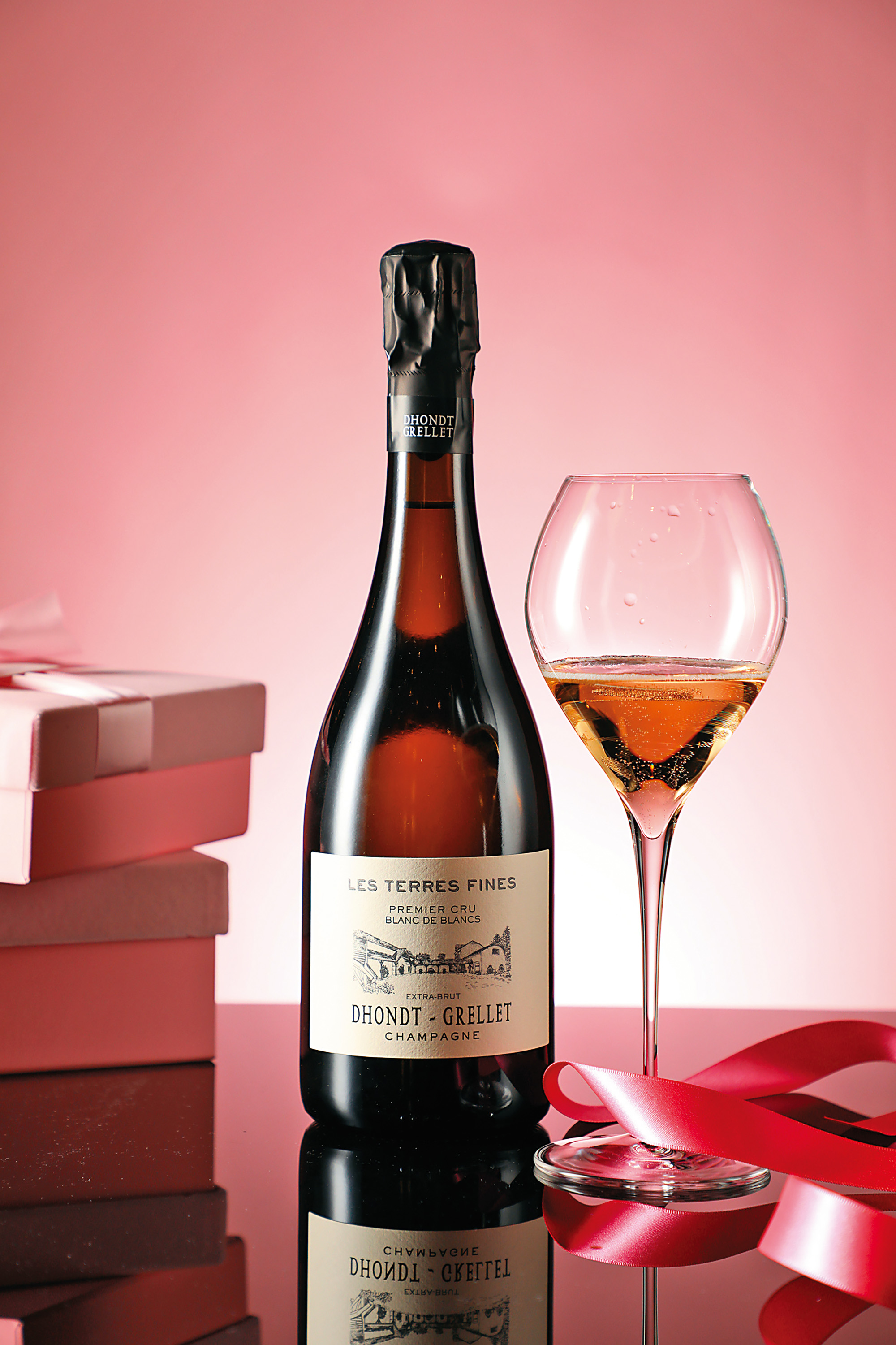 「東—格列香檳Les Terres Fines 1er Cru Blanc de Blancs Extra Brut NV」酒體特色是能展現當地白堊土風土最豐富的表情變化。（3,500元／瓶）