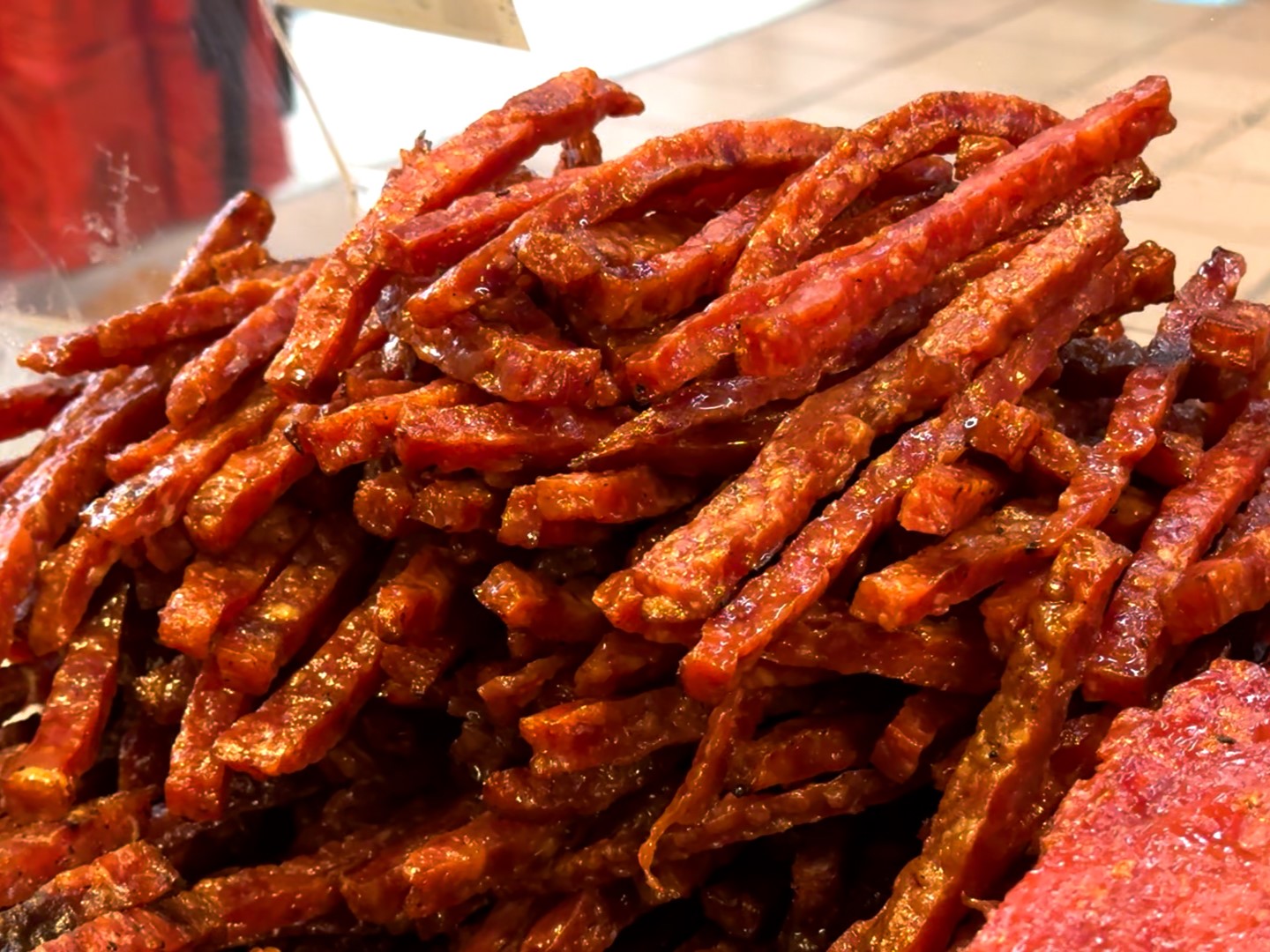 「黑車牌肉鬆食品」的「薯條肉乾」，在2023年的台北市場美食競賽「天下第一攤」，打敗眾多勁敵，拿到銀獎。