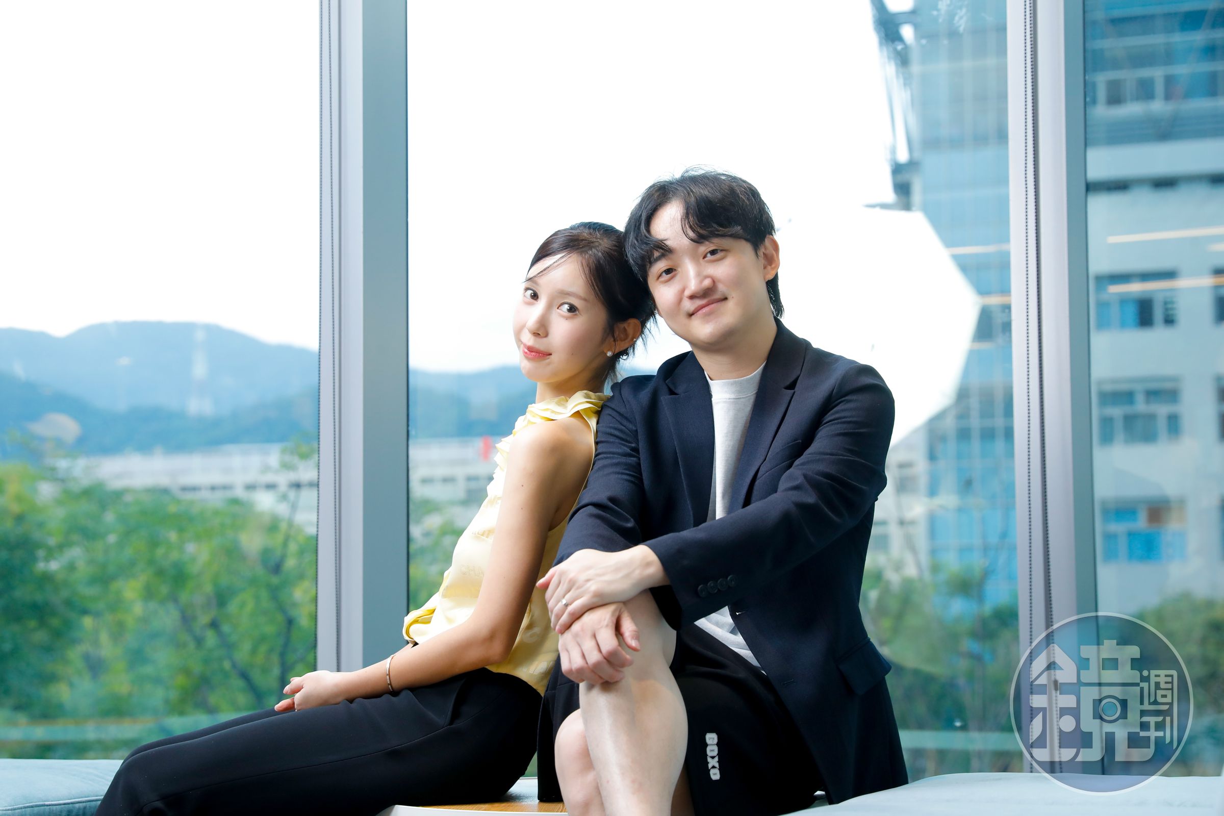 韓國網漫作家夫妻檔Yaongyi（左）與田善旭（右）。
