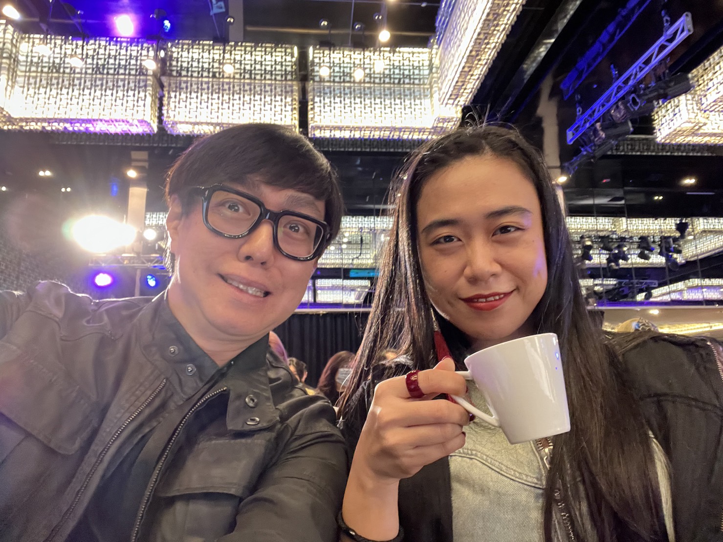 曾獲奧斯卡科學技術成就獎的馬萬鈞（左）和吳采頤（右）日前回台出席論壇活動。（吳采頤提供）