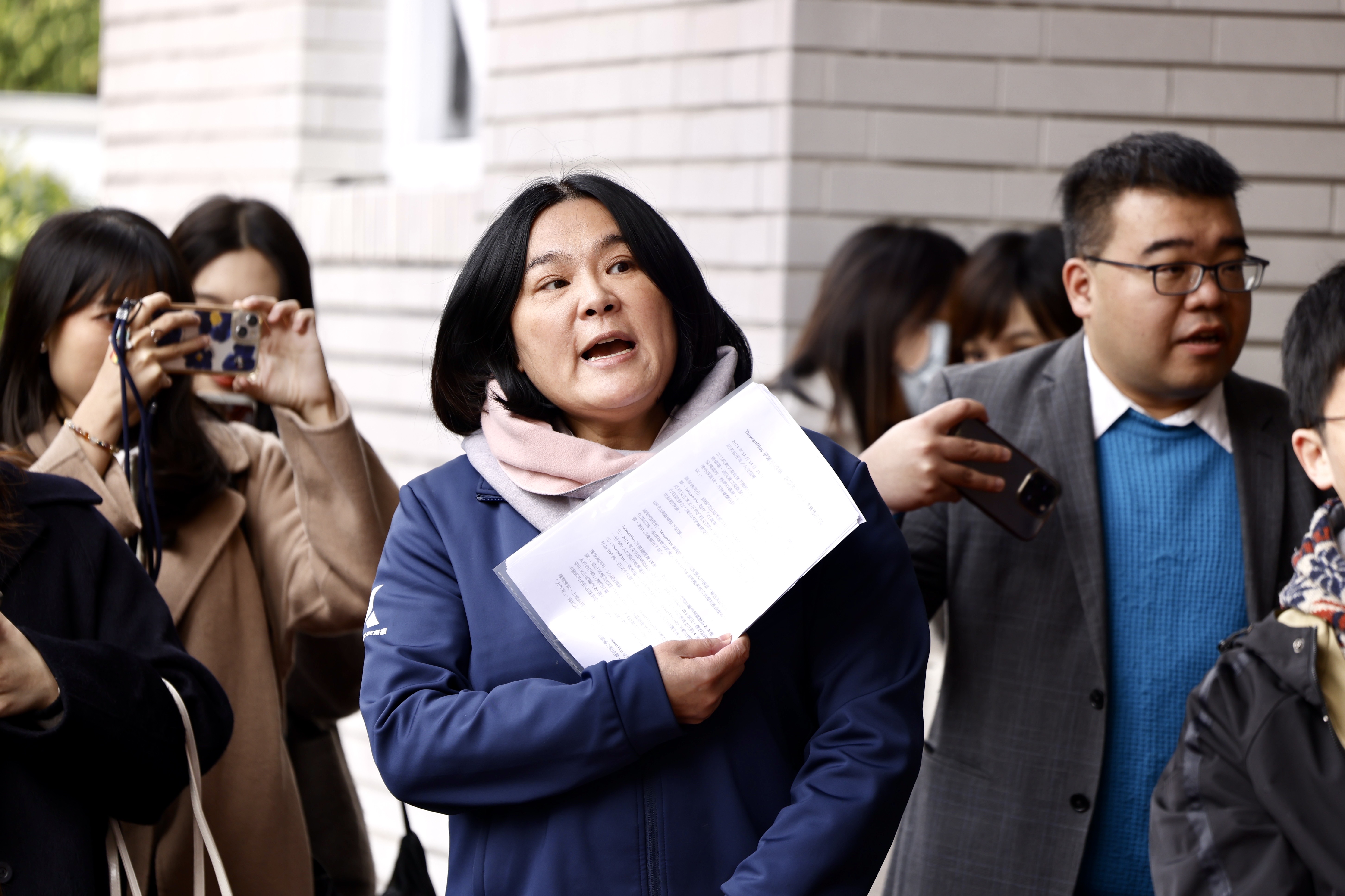 陳玉珍今在民進黨記者會現場數度嘗試發言,與綠委們爆發口角。