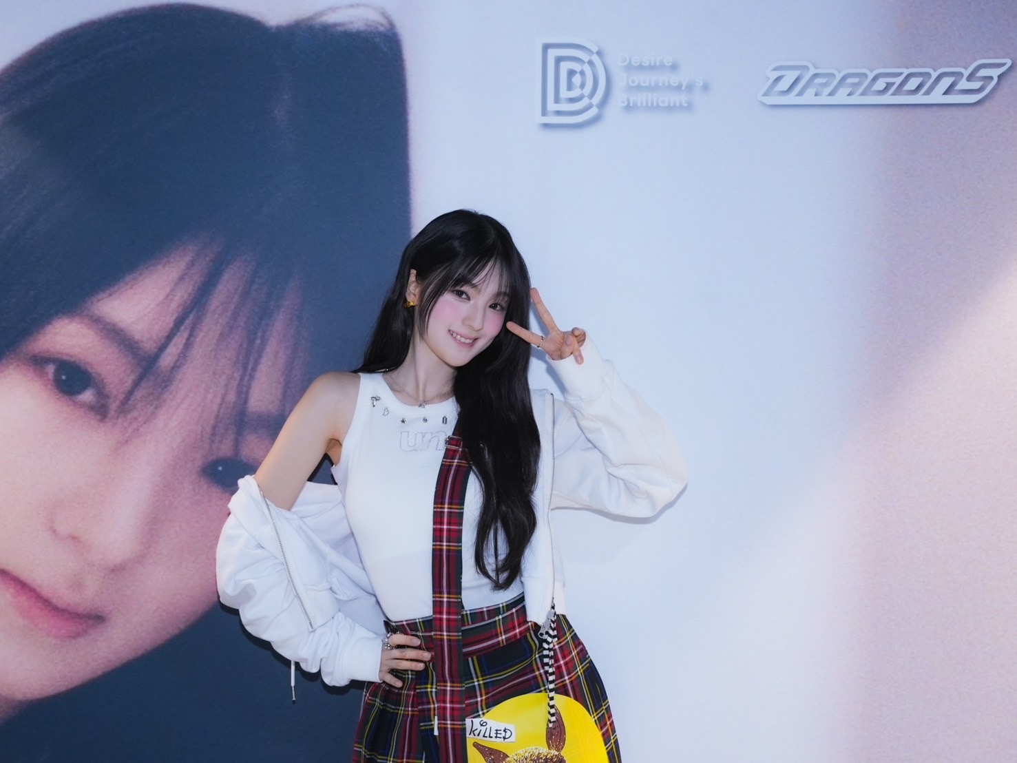 18歲韓國女歌手GYUBIN今（16日）首登台北大巨蛋為味全龍隊開球，喊話想見李多慧。（FU Entertainment、DJB LIVEWORKS提供）