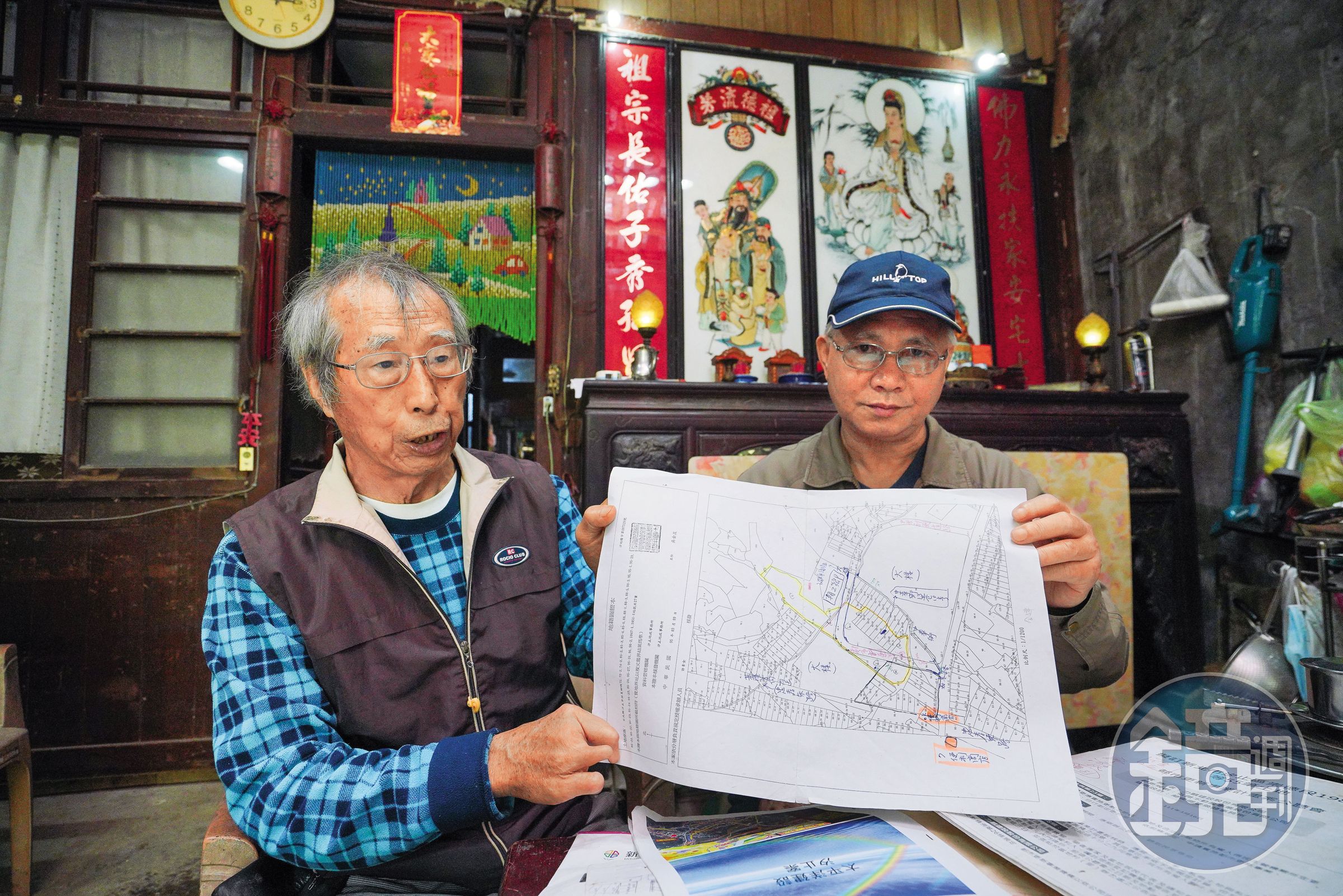都更住戶82歲的廖先生（左）與67歲的陳先生指控，當時與山岳建設談好都更，沒想到產權卻被移轉至力麒名下。