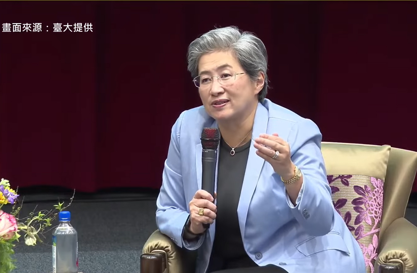 超微董事長蘇姿丰昨（14）日提早抵台，預計今明兩天拜訪AMD在台相關供應鏈，固樁意味濃厚。今日現身台大演講。（台大提供）