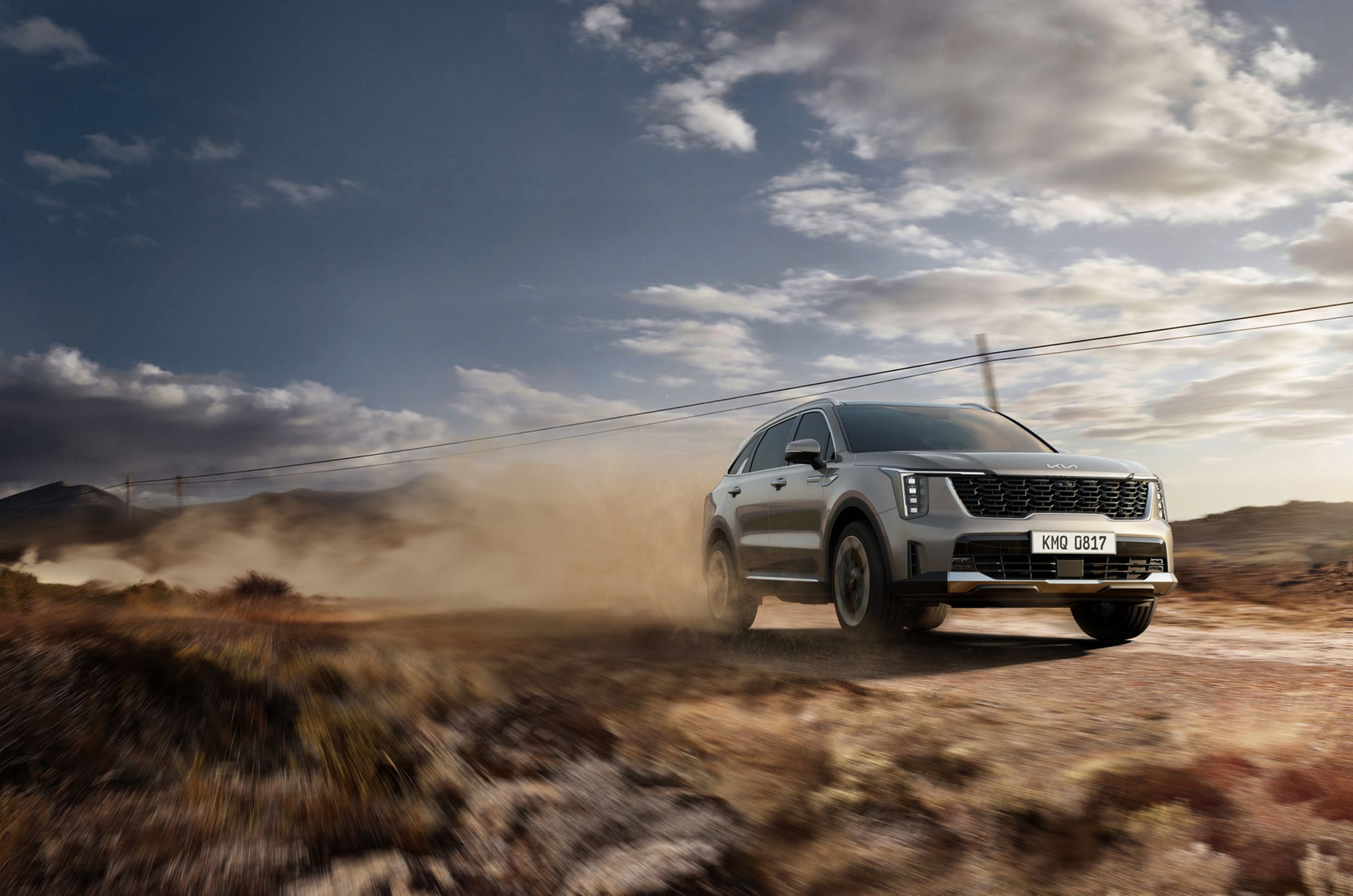The new Sorento共搭載兩種動力選擇,滿足不同消費者的需求。Turbo-Hybrid車型搭載1.6L渦輪油電動力,不僅具備小排氣量配置,最大綜效動力更可輸出提供215 ps最大馬力及37.4 Kg-m最大扭力,兼顧低稅金負擔與強勁動力等雙重優勢。柴油動力車型則搭載2.2L渦輪柴油引擎,提供最大馬力194 ps,與高達45.0 Kg-m的最大扭力,強悍的扭力輸出正是戶外活動車主玩家的最佳選擇。