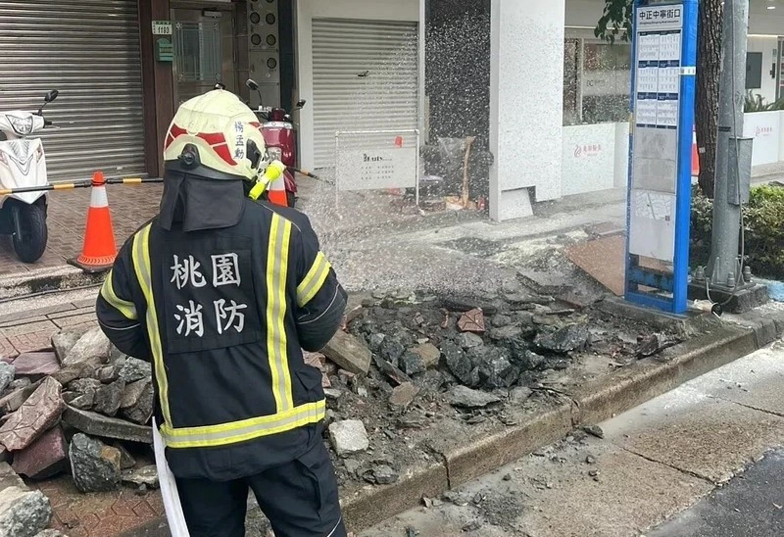 「烈焰突竄吞噬男員工」桃園中正路驚傳氣爆 急送敏盛醫院搶救