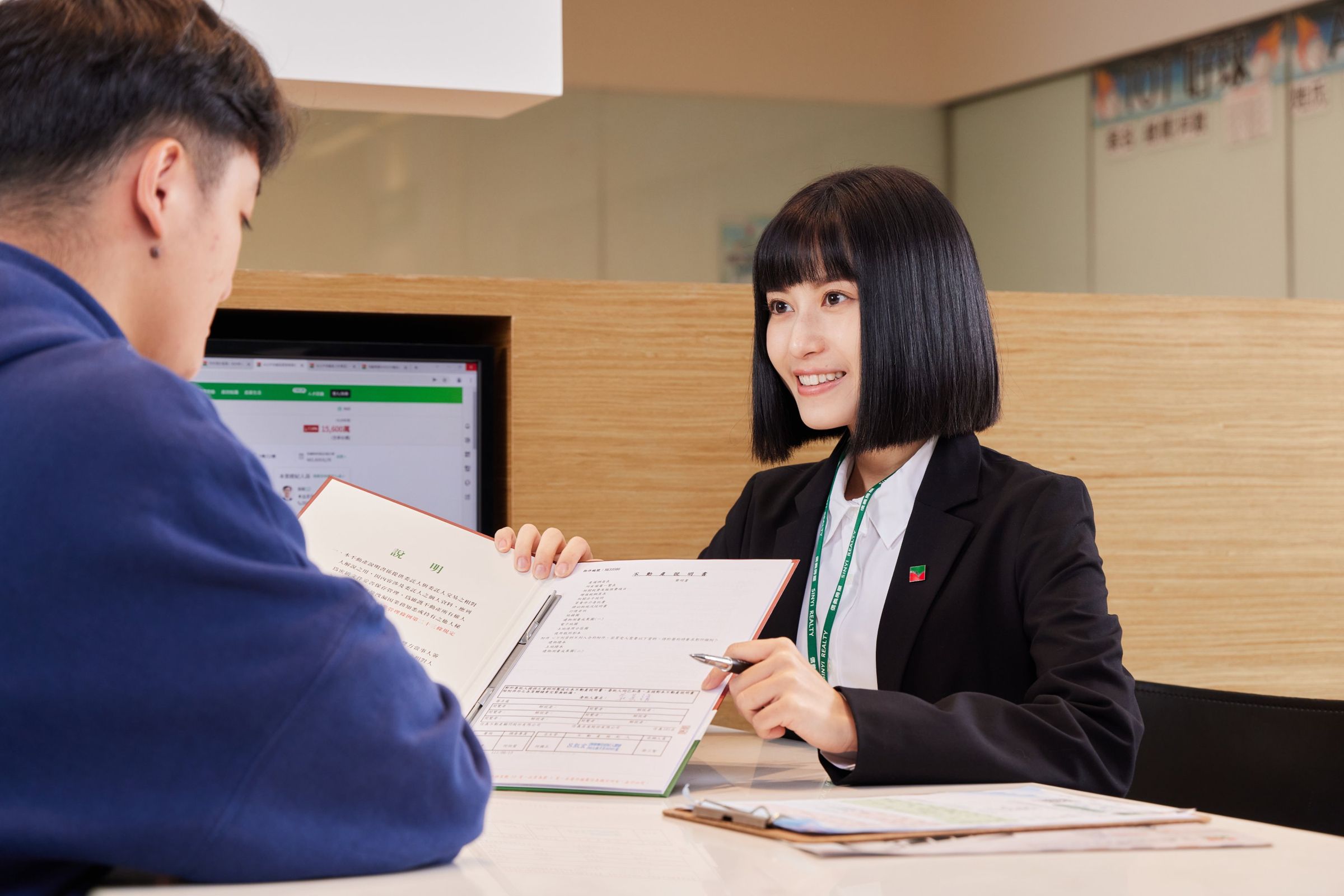 信義房屋自2026年1月1日起響應政策，透過系統資料庫自動比對，取得建築能效標示或綠建築標章的產品，即於不動產說明書揭露。（信義房屋提供）