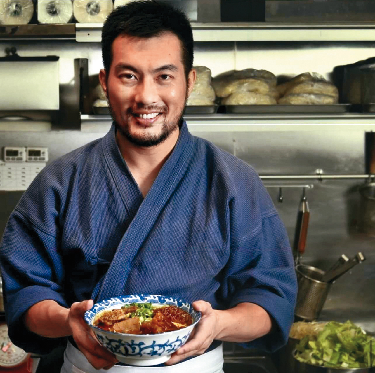 近來圈內有傳楊乃文與名店老闆、演小角色的男星邱隆杰走很近,但又爆女有情男無意。(翻攝自牛肉麵‧雞湯臉書)