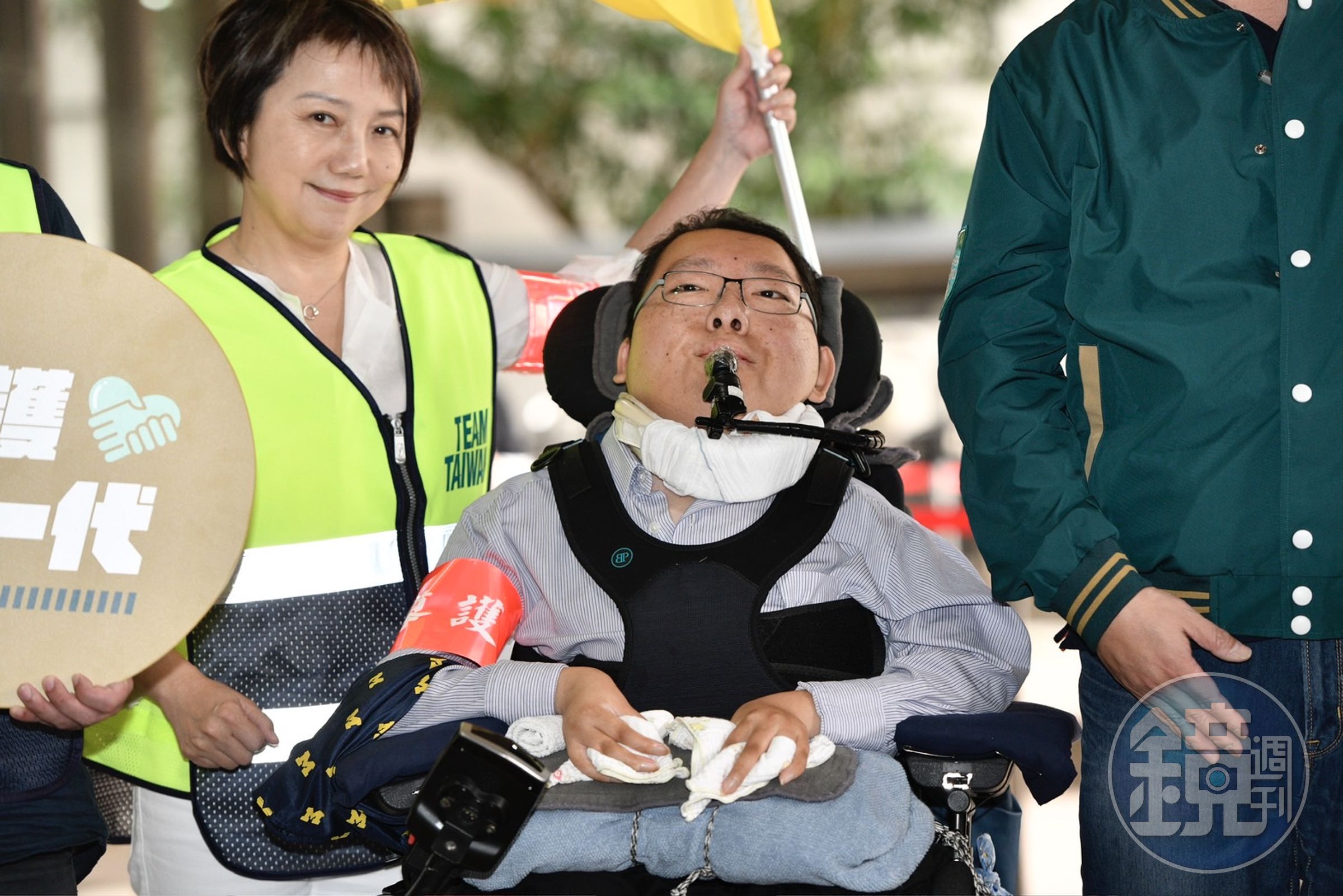 罕病患者陳俊翰位列民進黨不分區16名,勵志故事也被認為是韓劇《非常律師禹英禑》翻版。