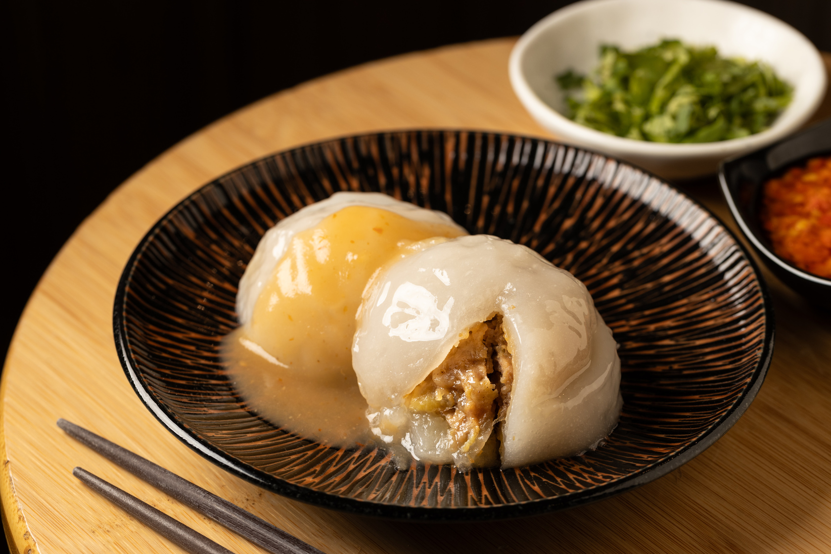 「清蒸肉圓」外皮厚薄度剛好，口感Q，內餡肉香也很足。（50元／份）