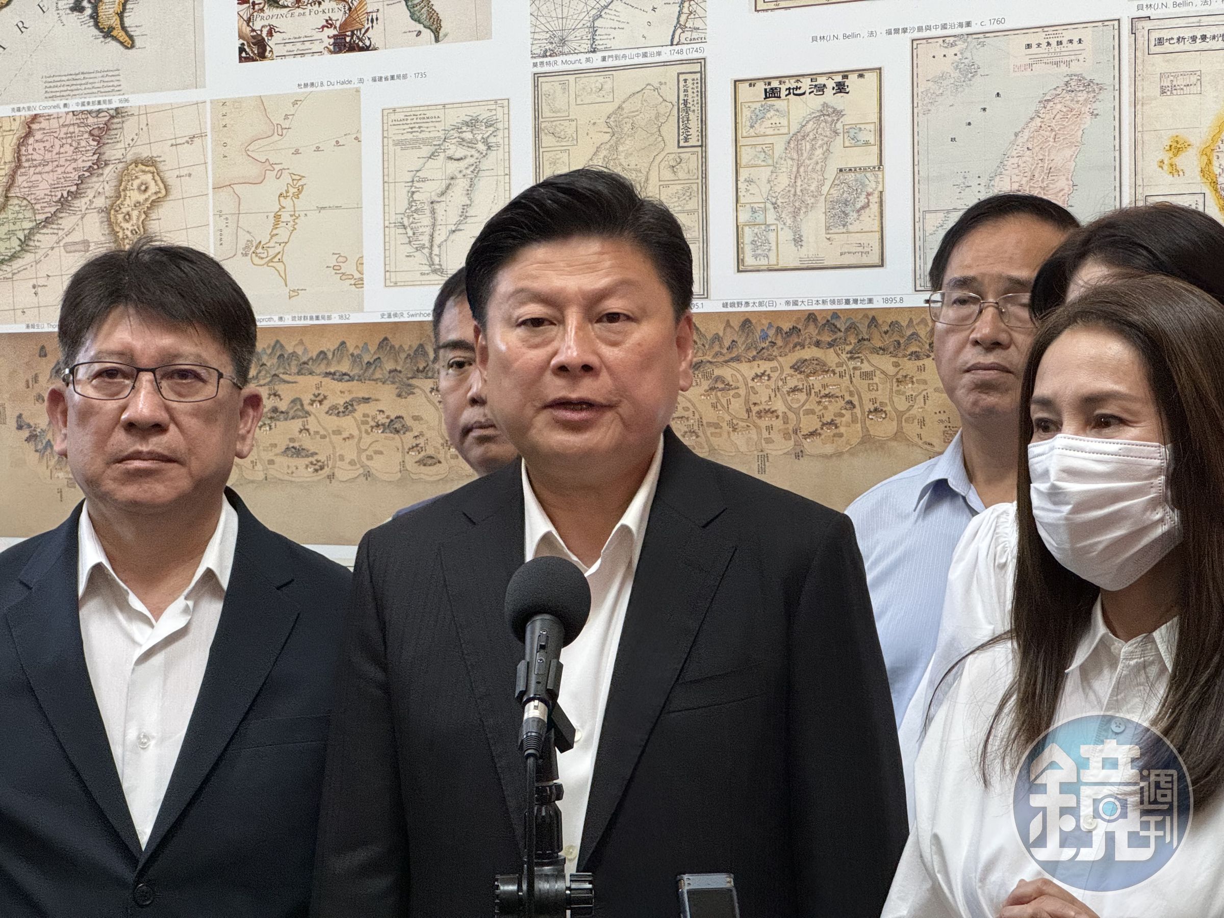 國民黨總召傅崐萁喊要開會討論。