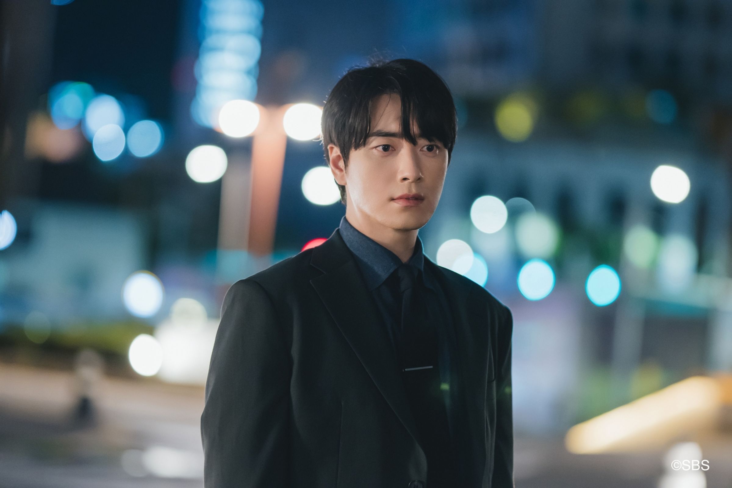 李浚赫曾向因《現在撥打的電話》爆紅的柳演錫詢問「走紅滋味如何」，如今藉《我的完美秘書》也收獲海內外高人氣。（Hami Video提供）