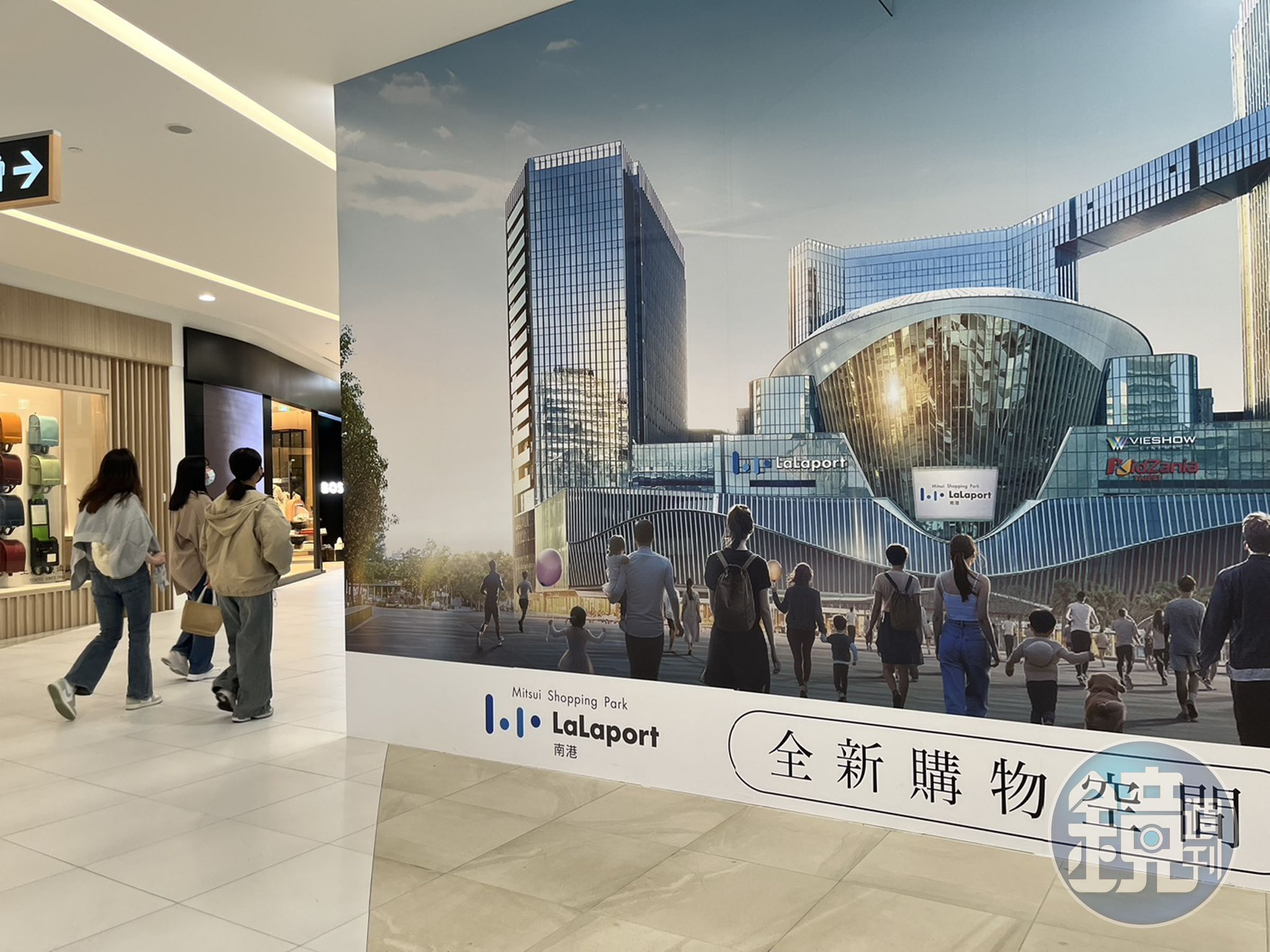 南港近日LaLaport開幕後，吸引不少人潮湧入逛街，也讓南港房市引起討論。（示意圖，讀者提供）