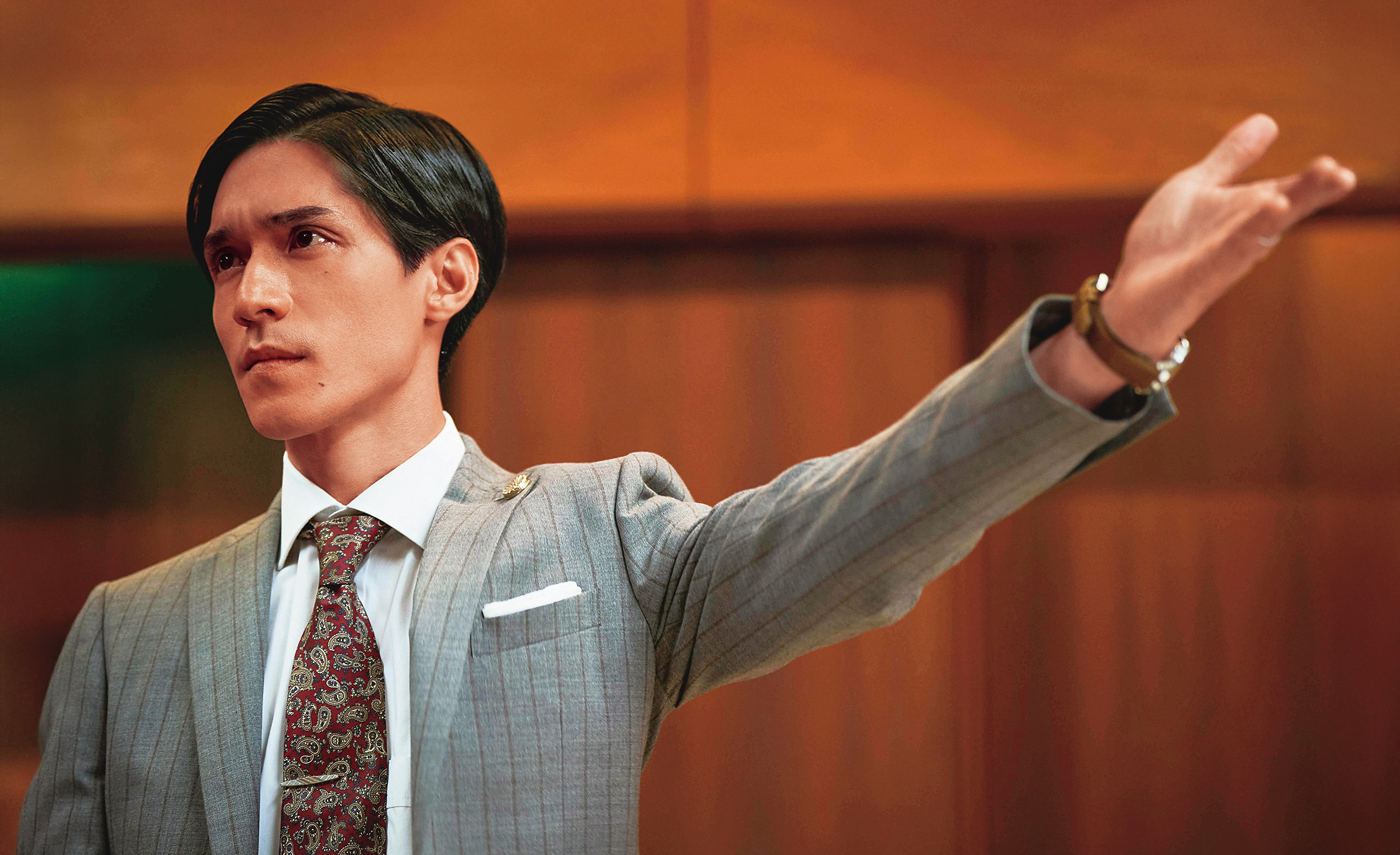 錦戶亮詮釋替醫師辯護的律師，在尋找證人的過程中逐漸敞開心房理解跨性別者。（天馬行空提供）