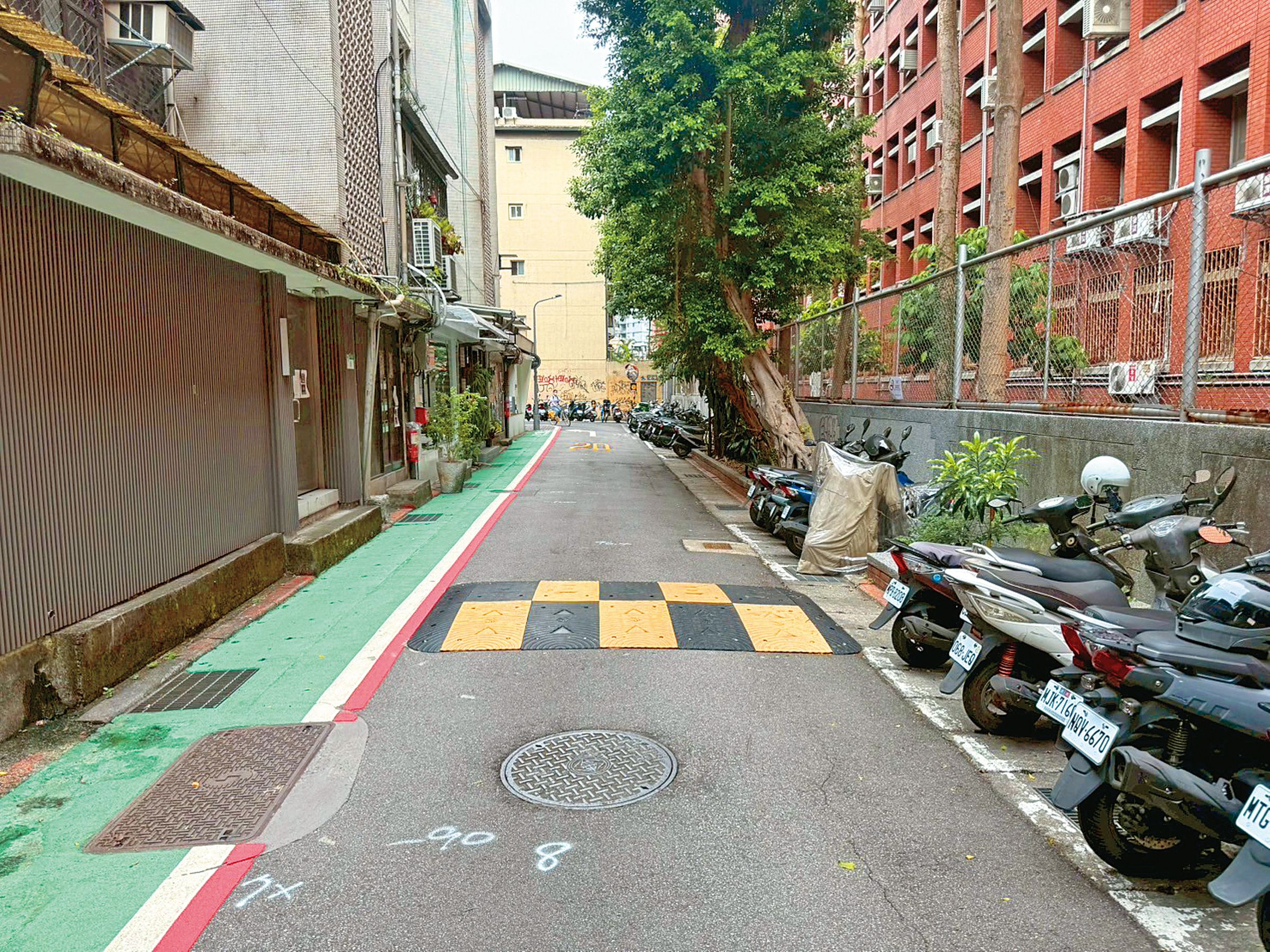 浦城街增設減速丘,提醒行經駕駛需放慢車速。(台北市交通局)
