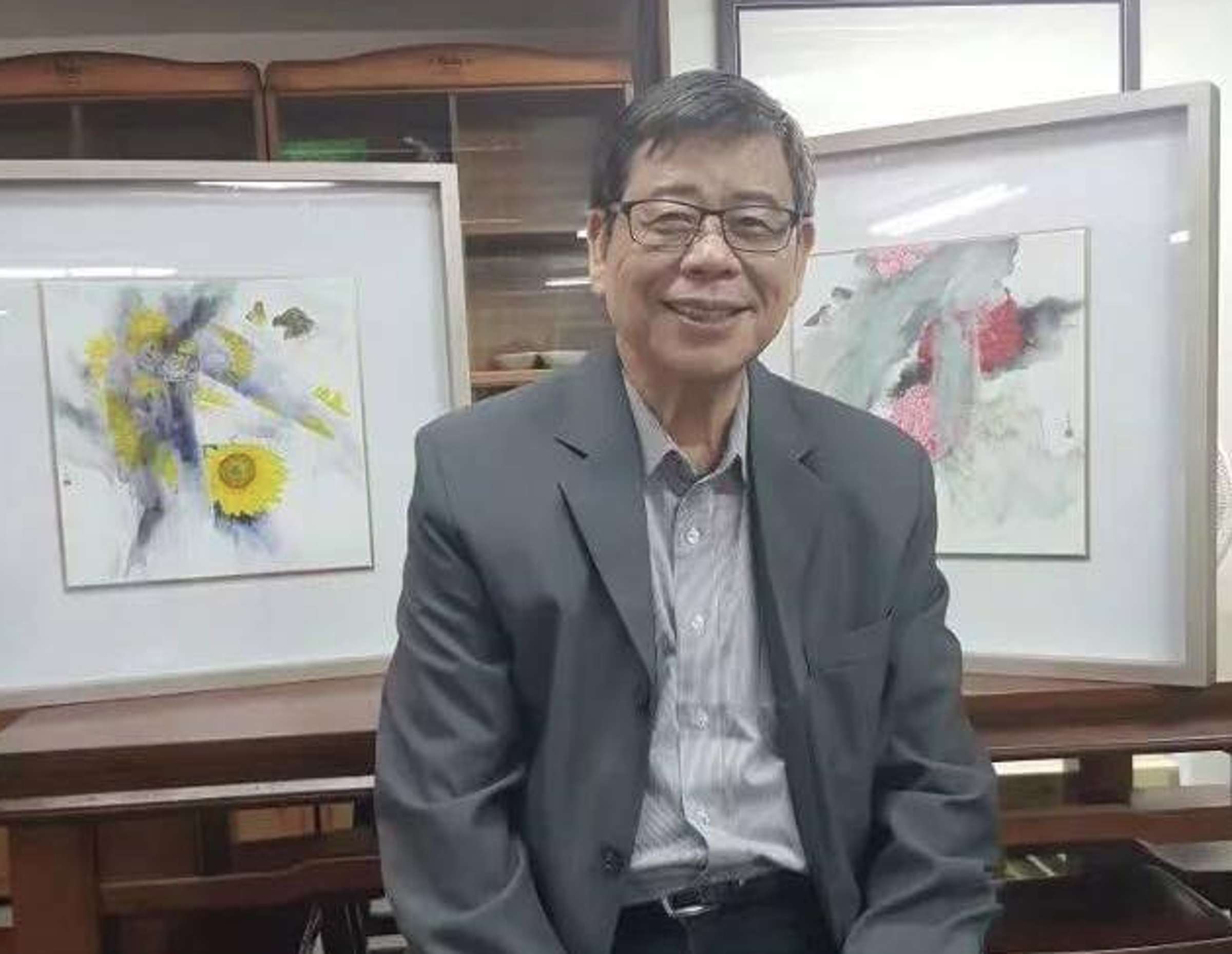 前民進黨立委鄭余鎮7日凌晨因心臟病發逝世,享壽79歲。(翻攝自鄭余鎮臉書)